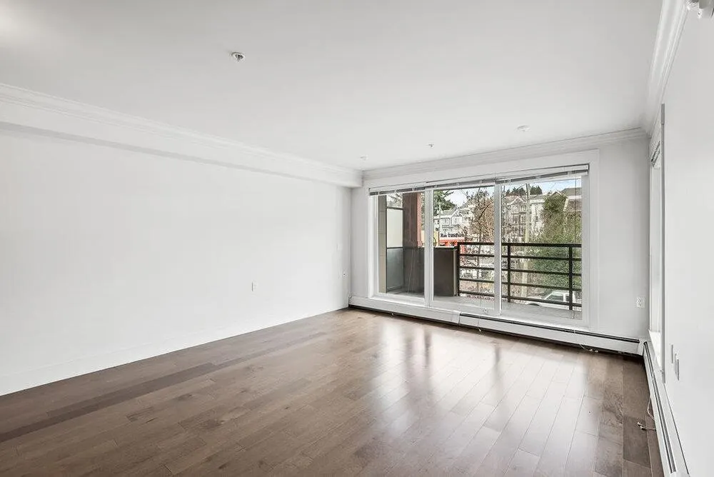 202 857 W 15th Street