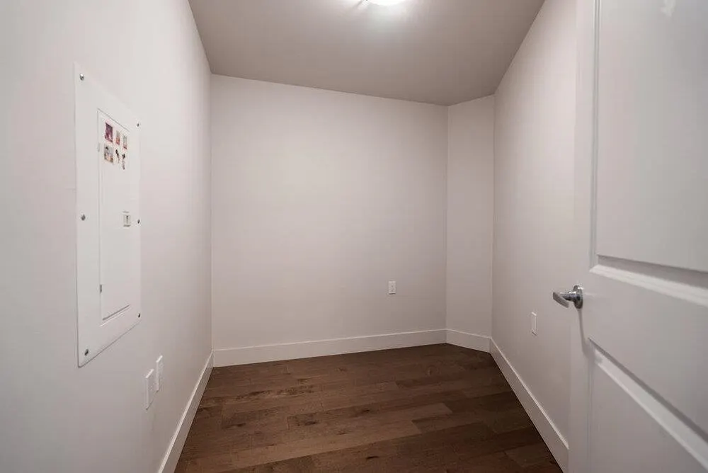 202 857 W 15th Street