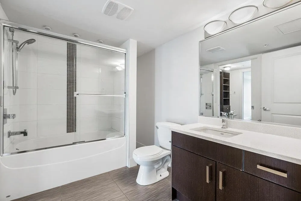 202 857 W 15th Street