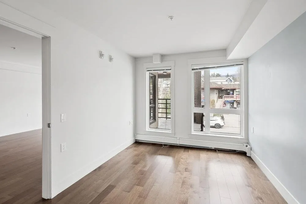 202 857 W 15th Street