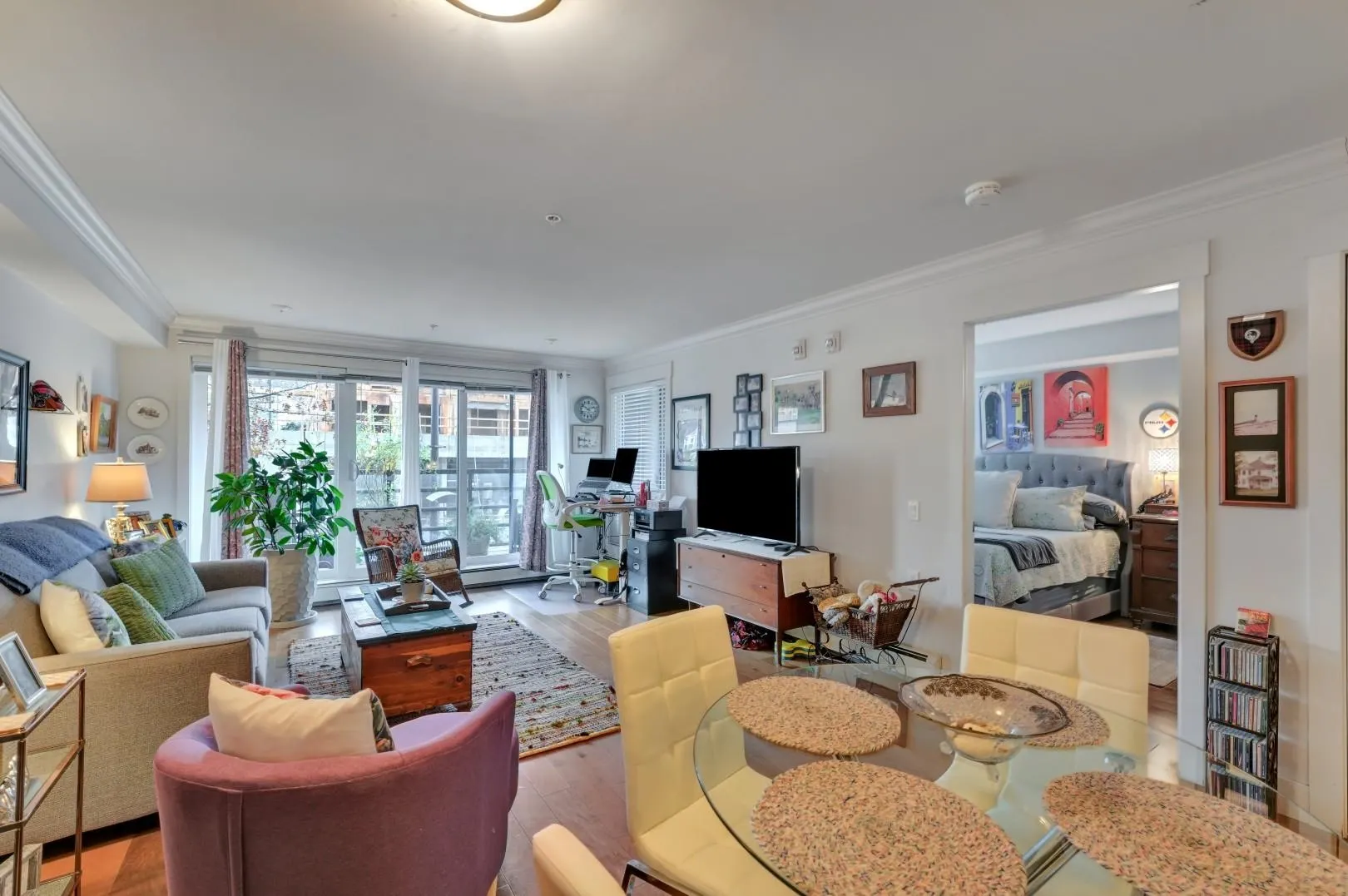 202 857 W 15th Street