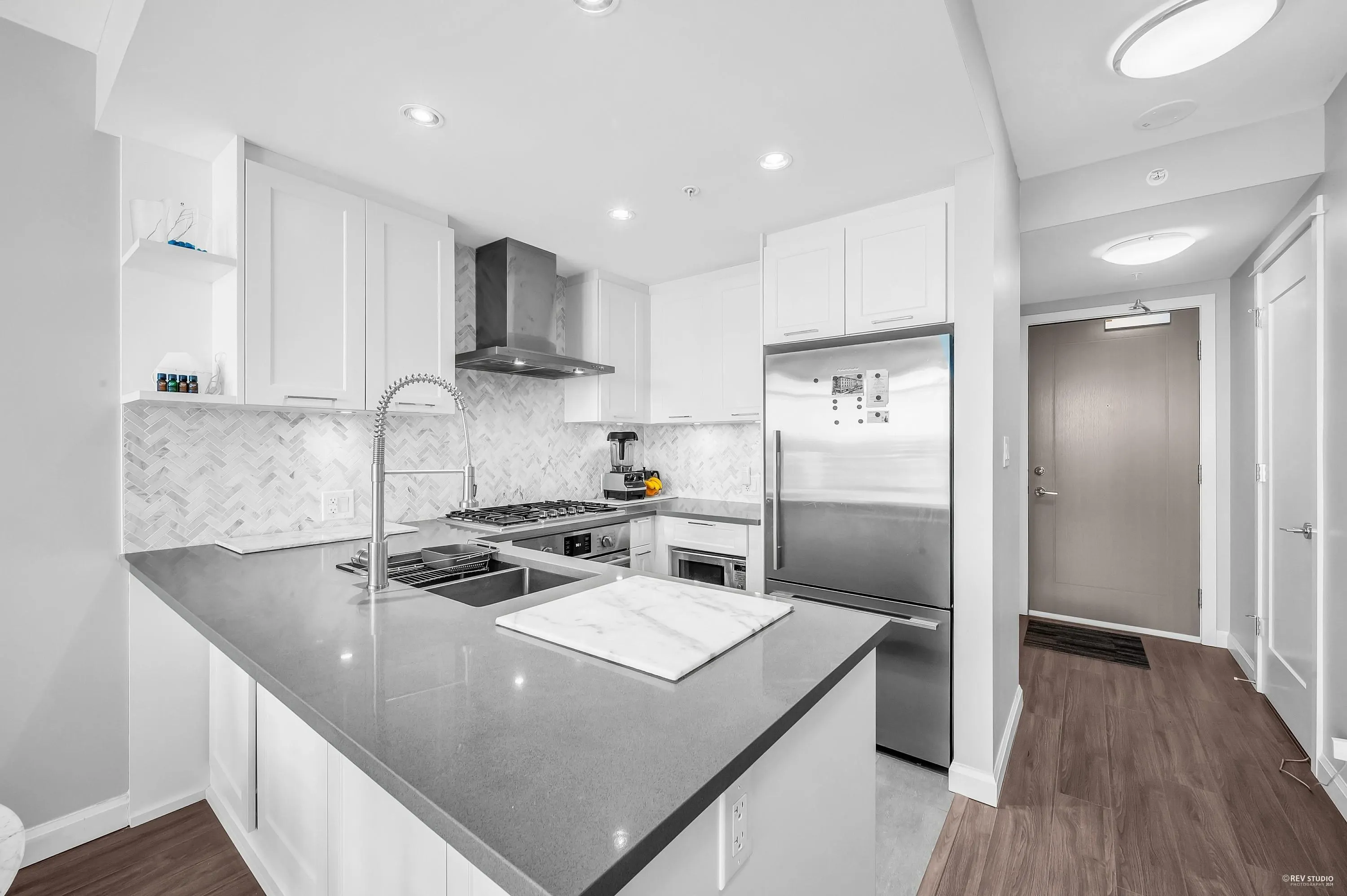 2508 520 Como Lake Avenue