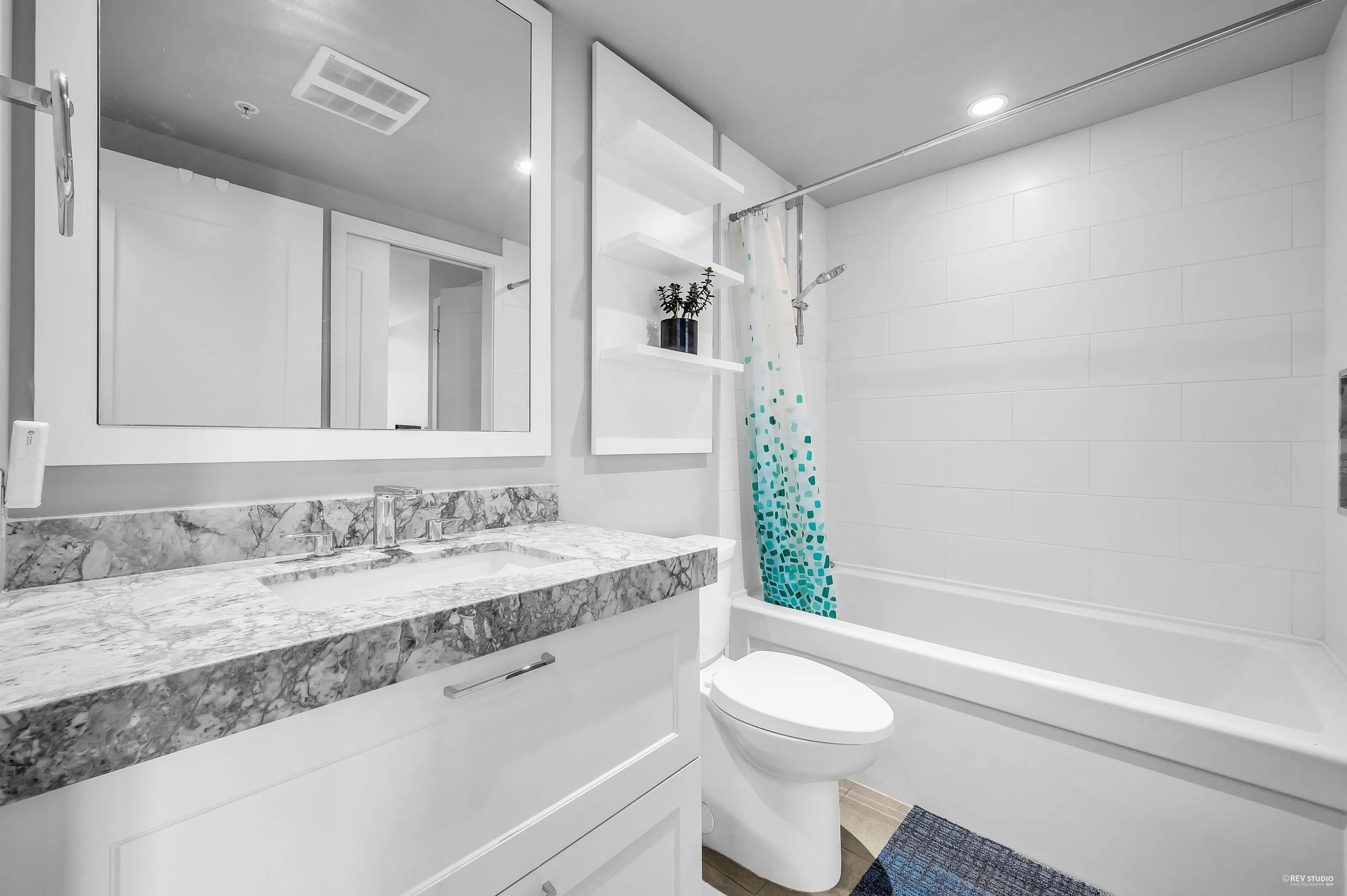 2508 520 Como Lake Avenue