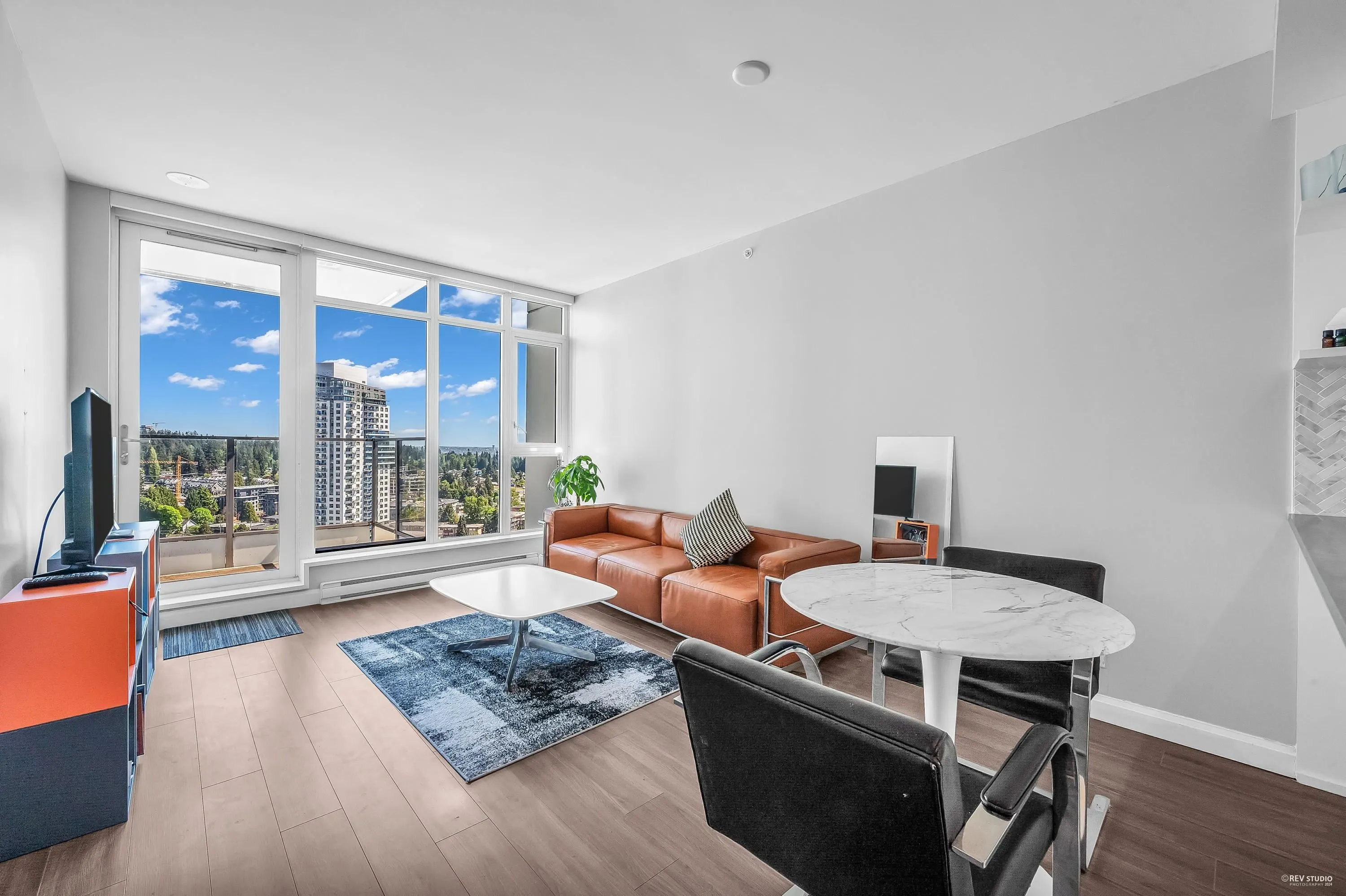 2508 520 Como Lake Avenue