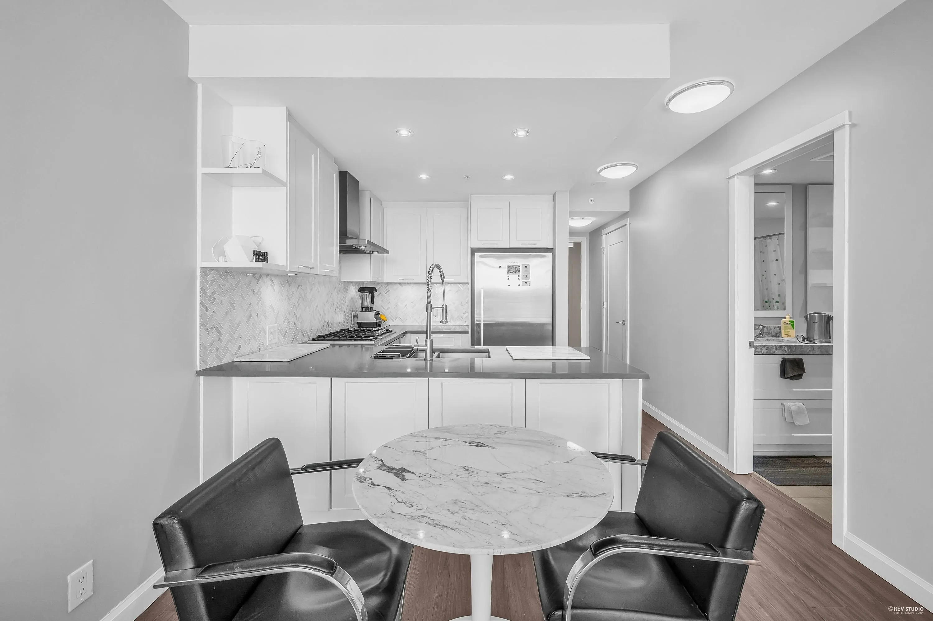 2508 520 Como Lake Avenue