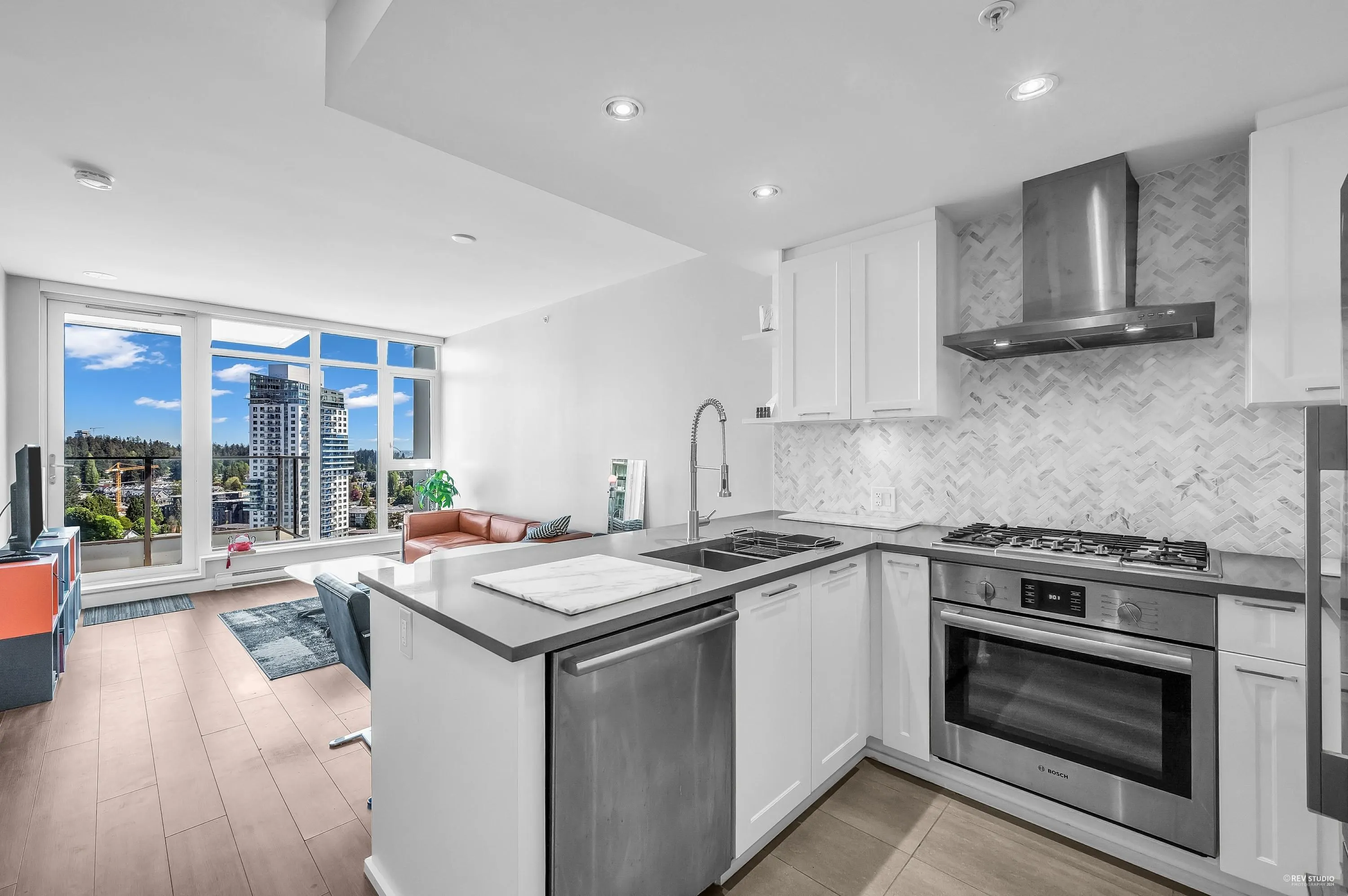 2508 520 Como Lake Avenue