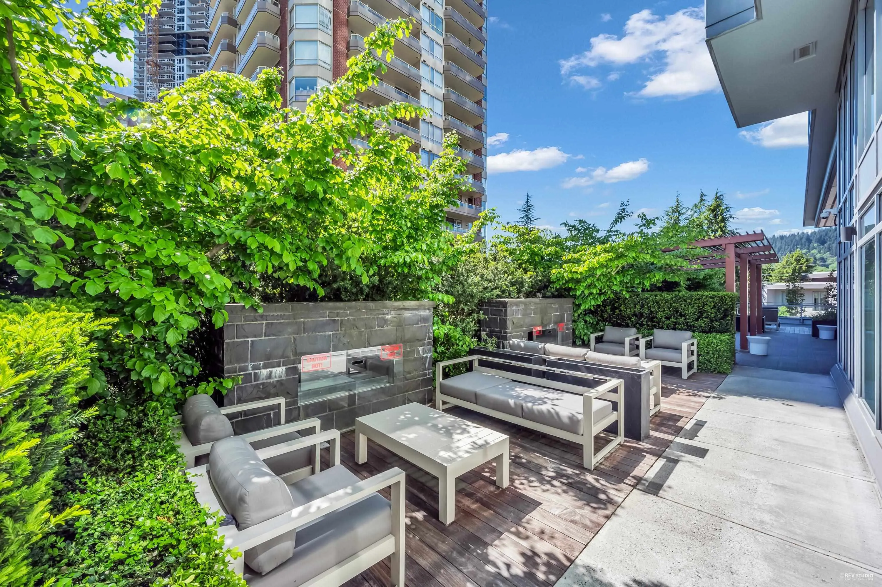 2508 520 Como Lake Avenue