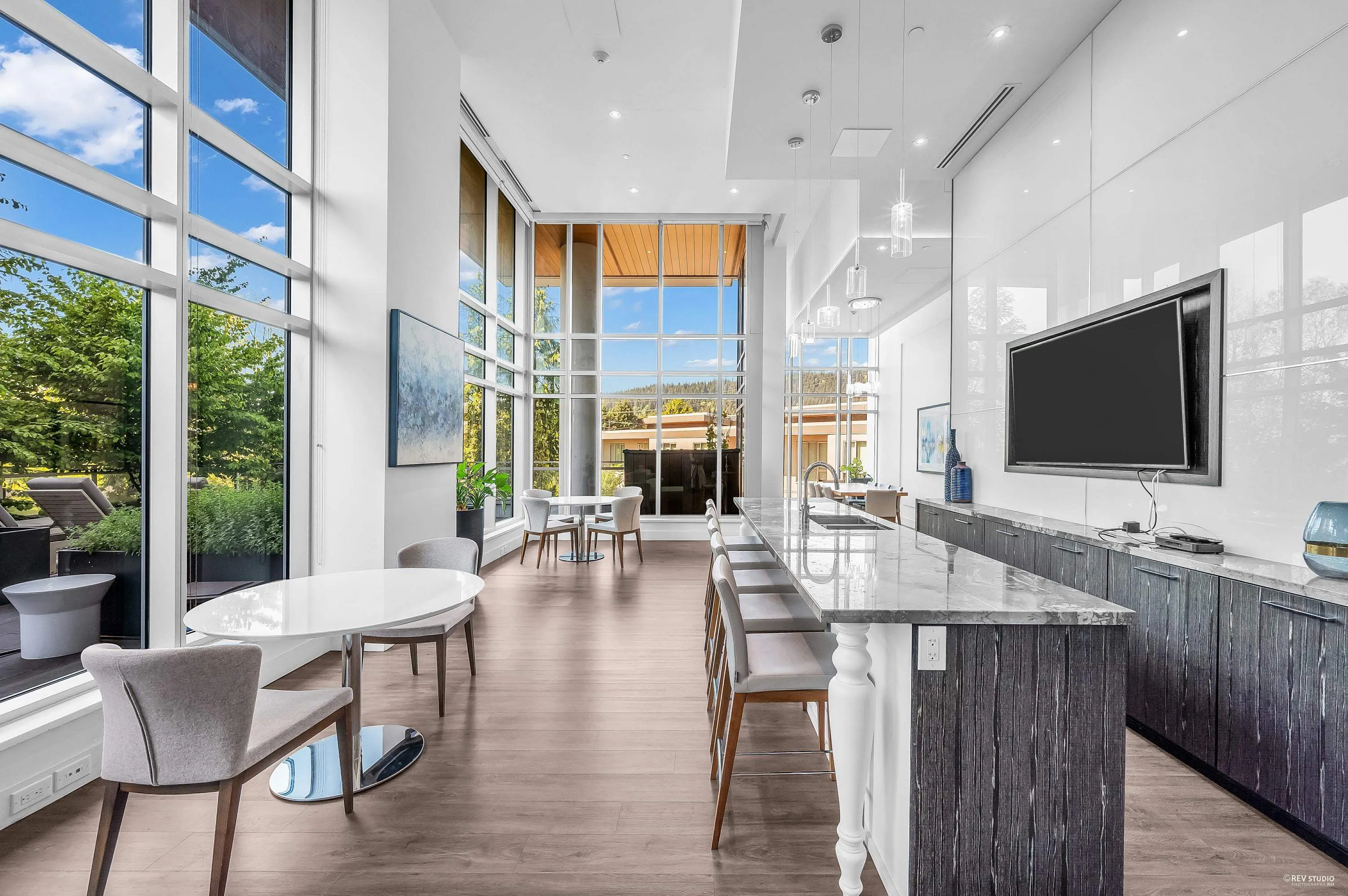 2508 520 Como Lake Avenue