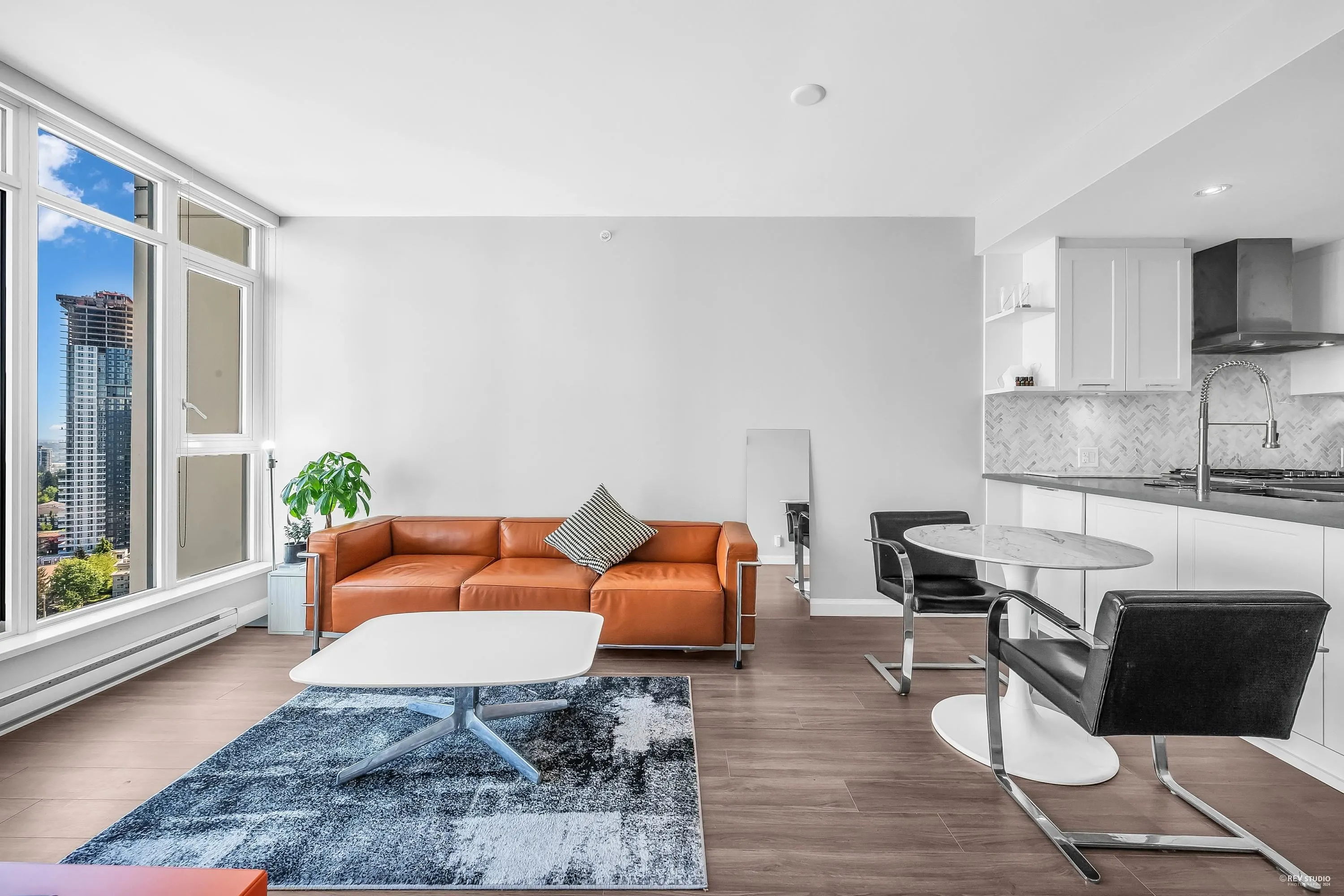 2508 520 Como Lake Avenue