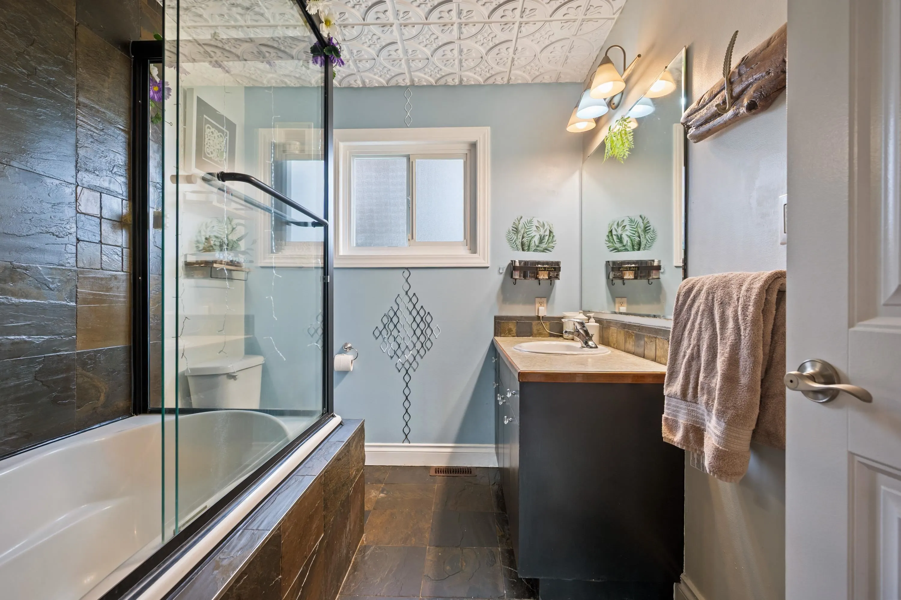 45305 Paisley Avenue