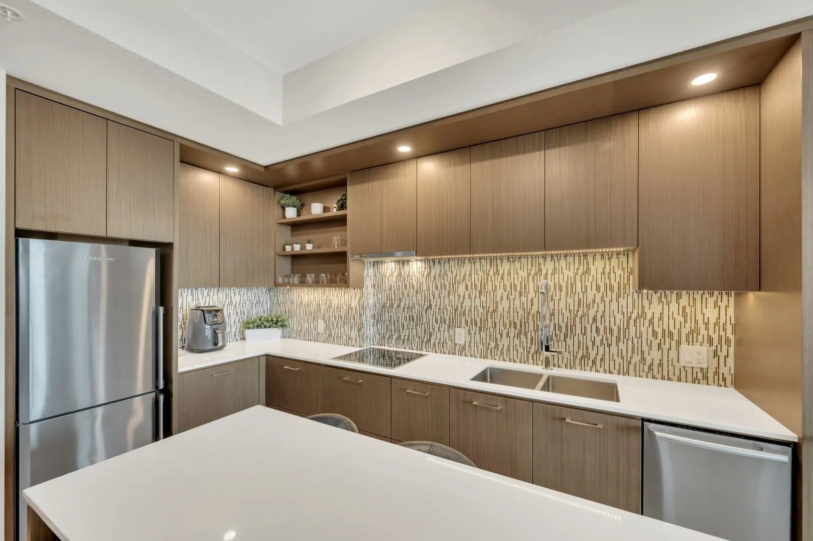 3903 13495 Central Avenue