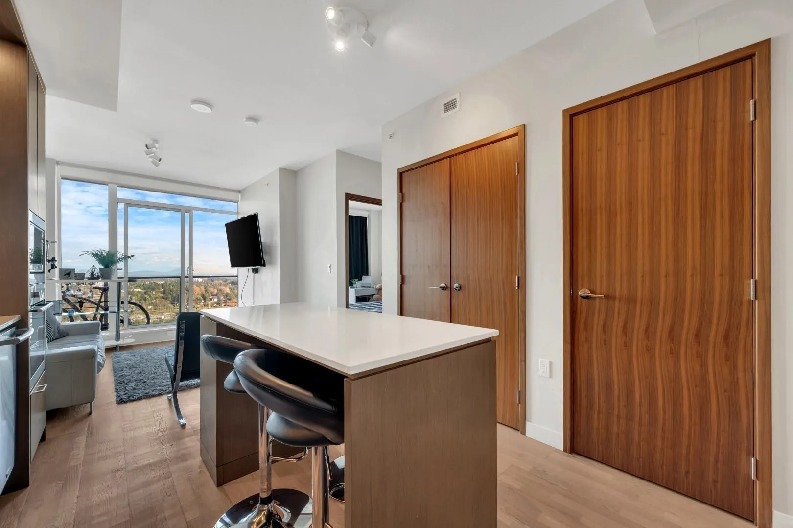 3903 13495 Central Avenue