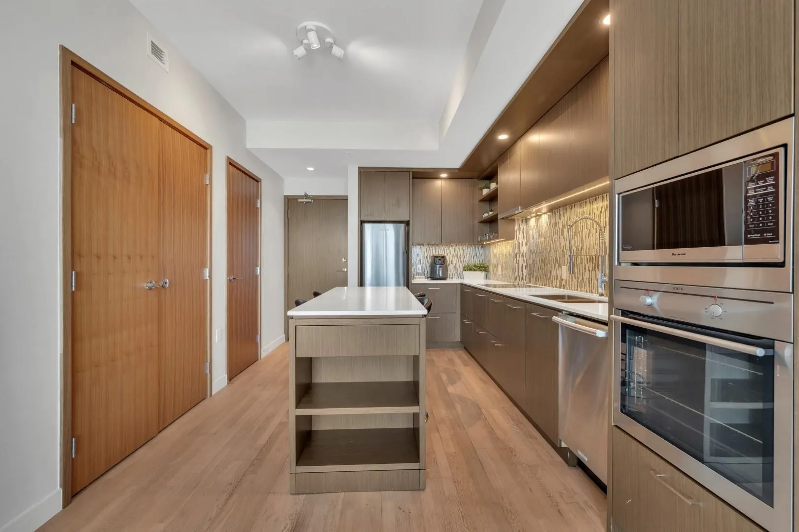 3903 13495 Central Avenue