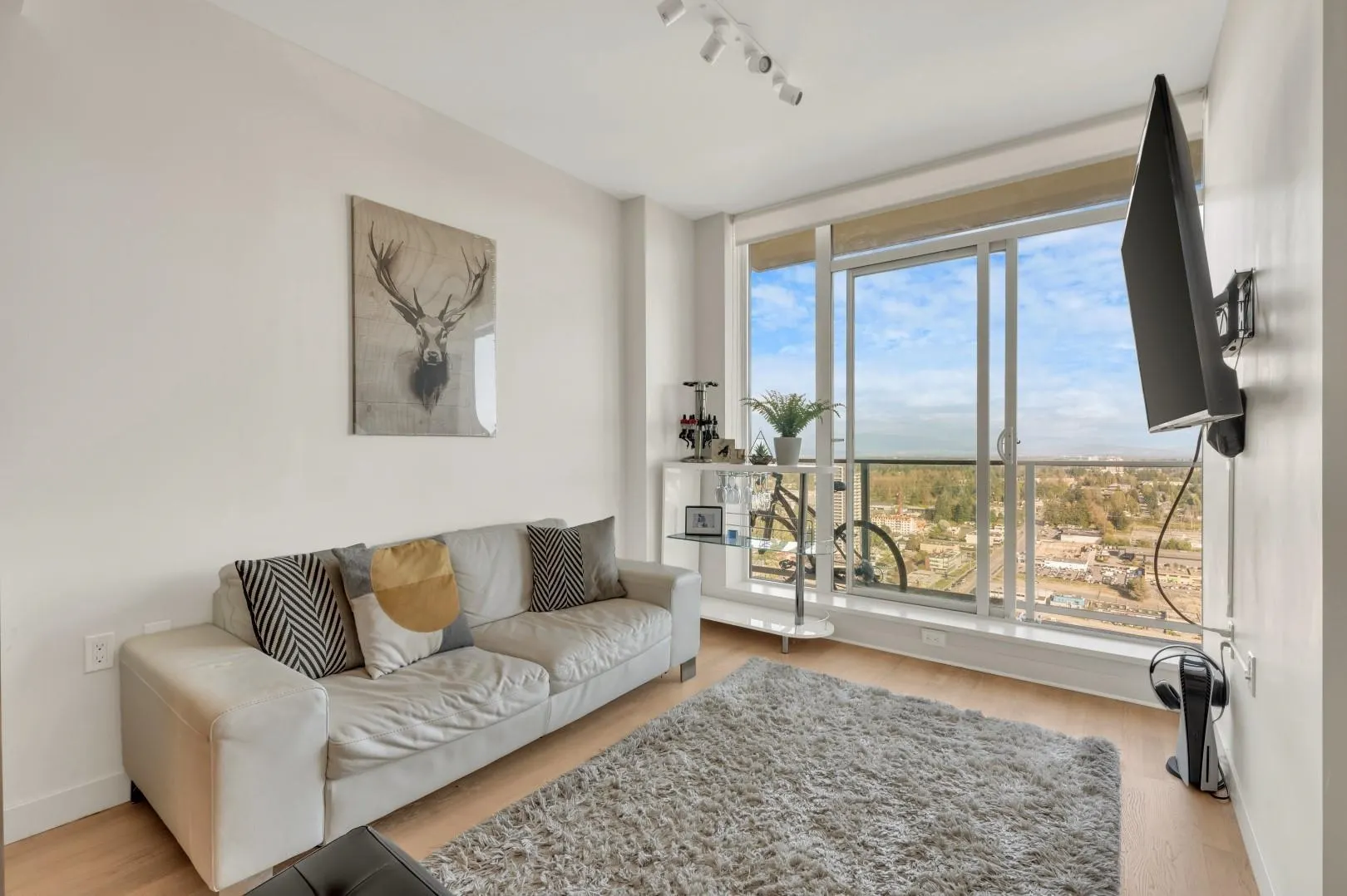 3903 13495 Central Avenue