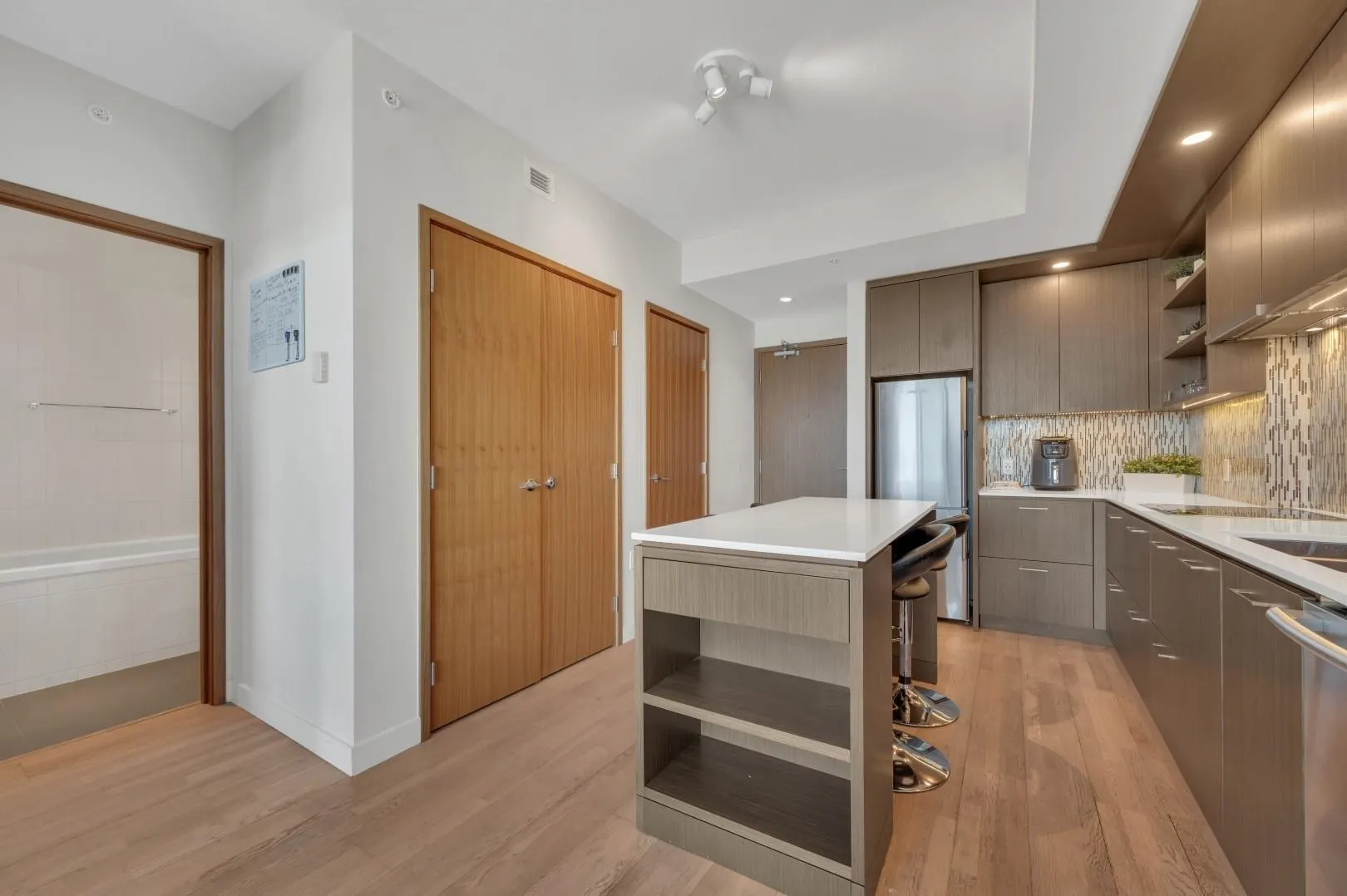 3903 13495 Central Avenue