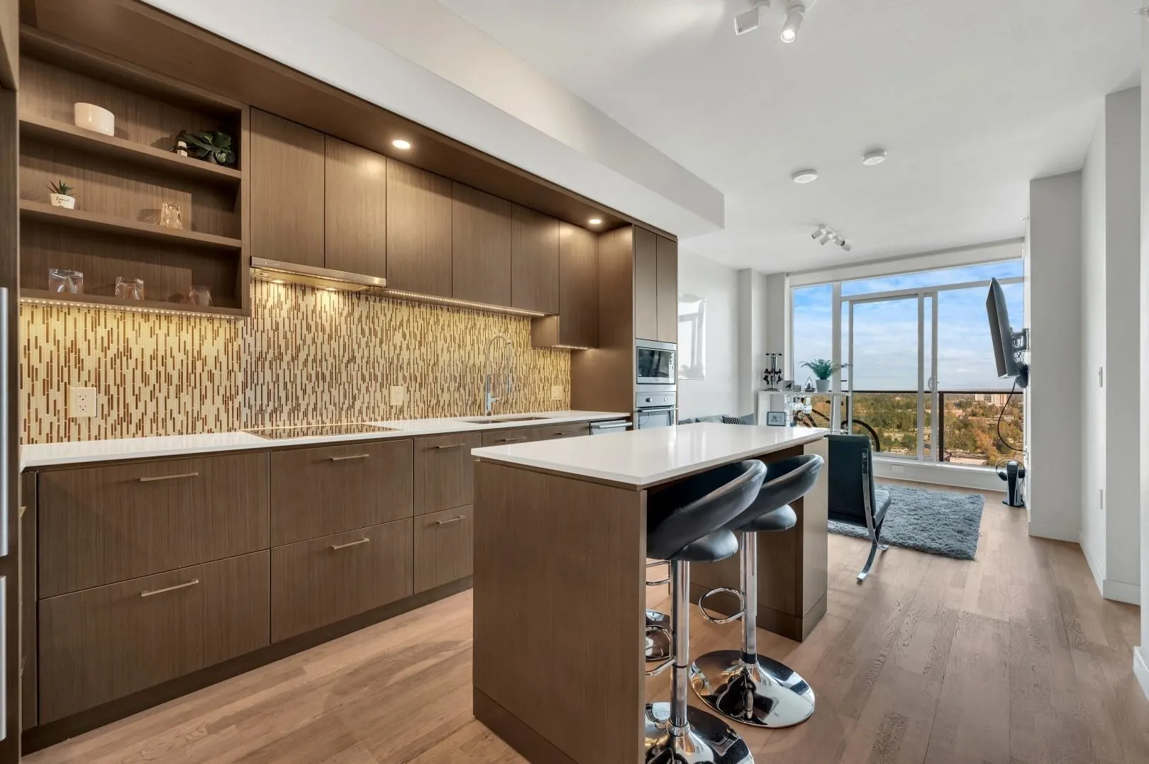 3903 13495 Central Avenue