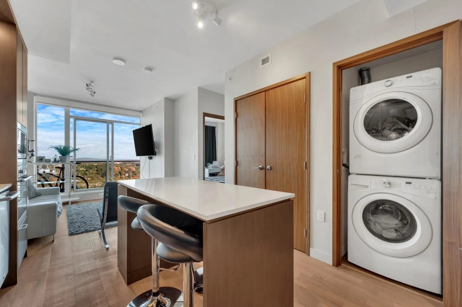 3903 13495 Central Avenue