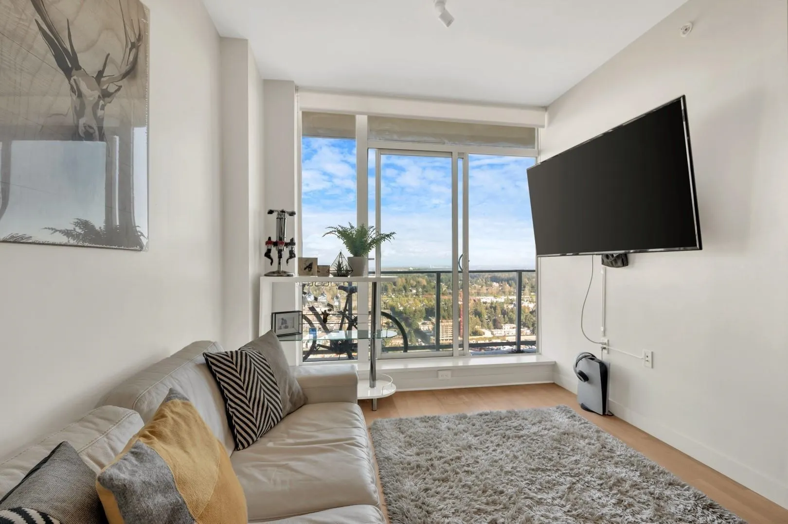 3903 13495 Central Avenue