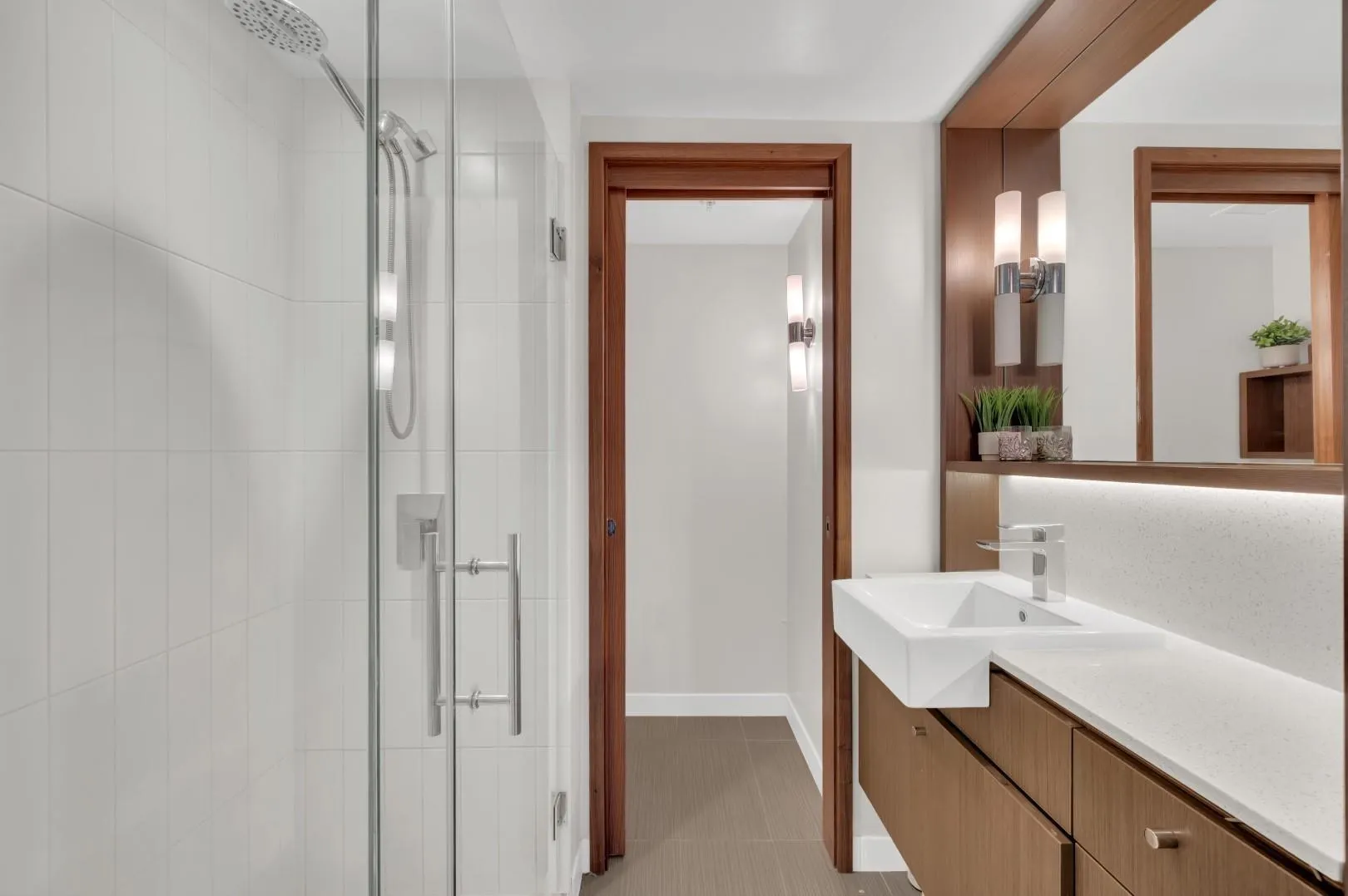 3903 13495 Central Avenue