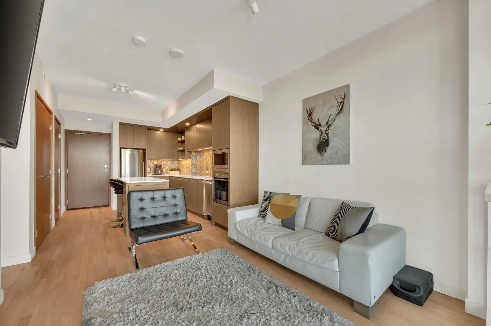 3903 13495 Central Avenue