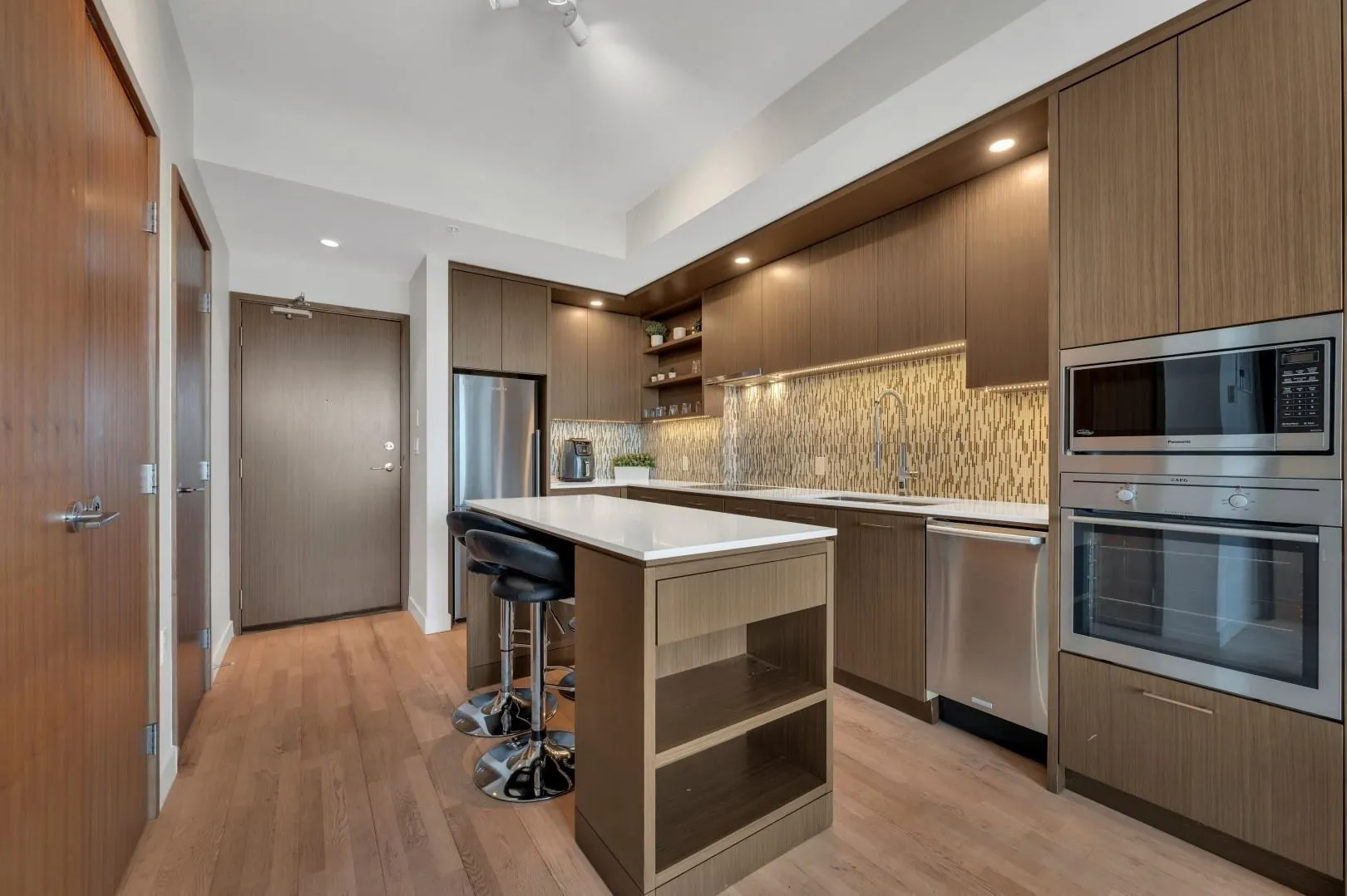 3903 13495 Central Avenue