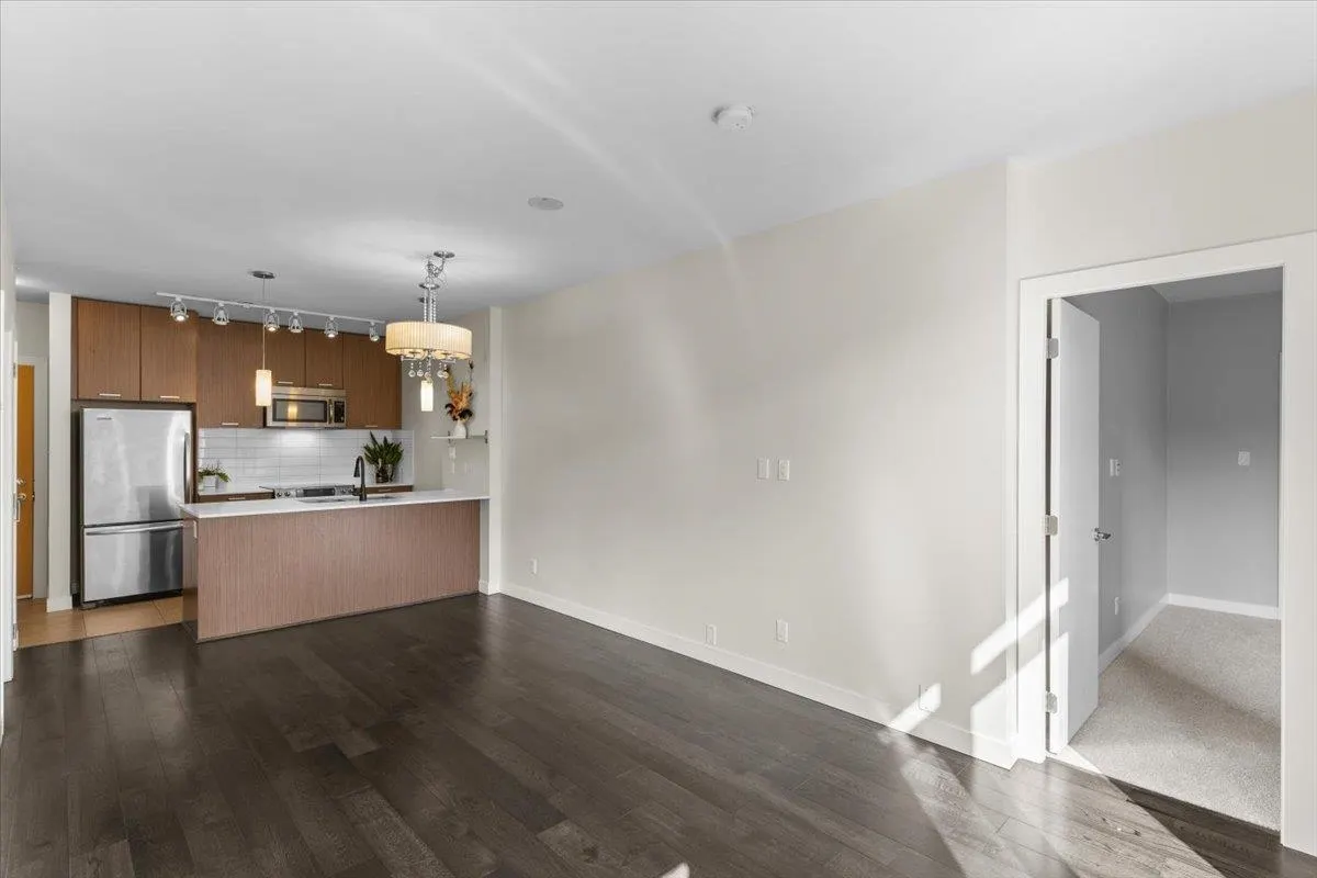 201 2321 Scotia Street