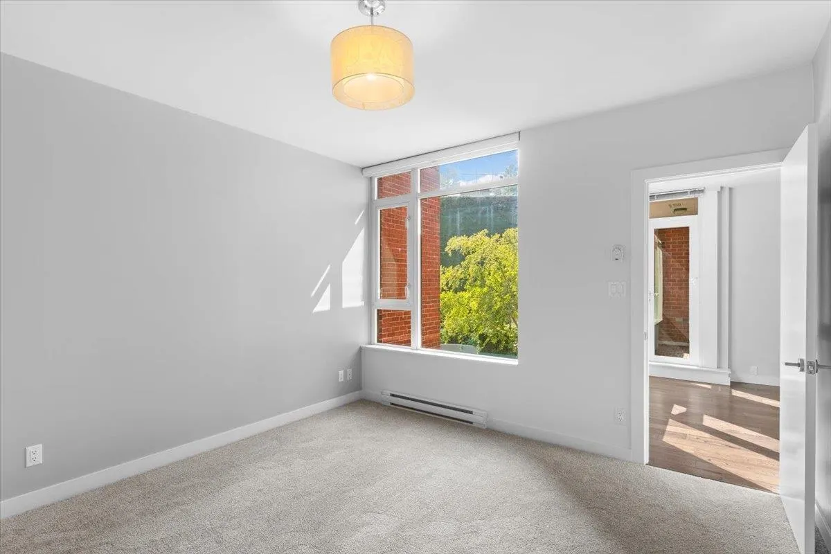 201 2321 Scotia Street