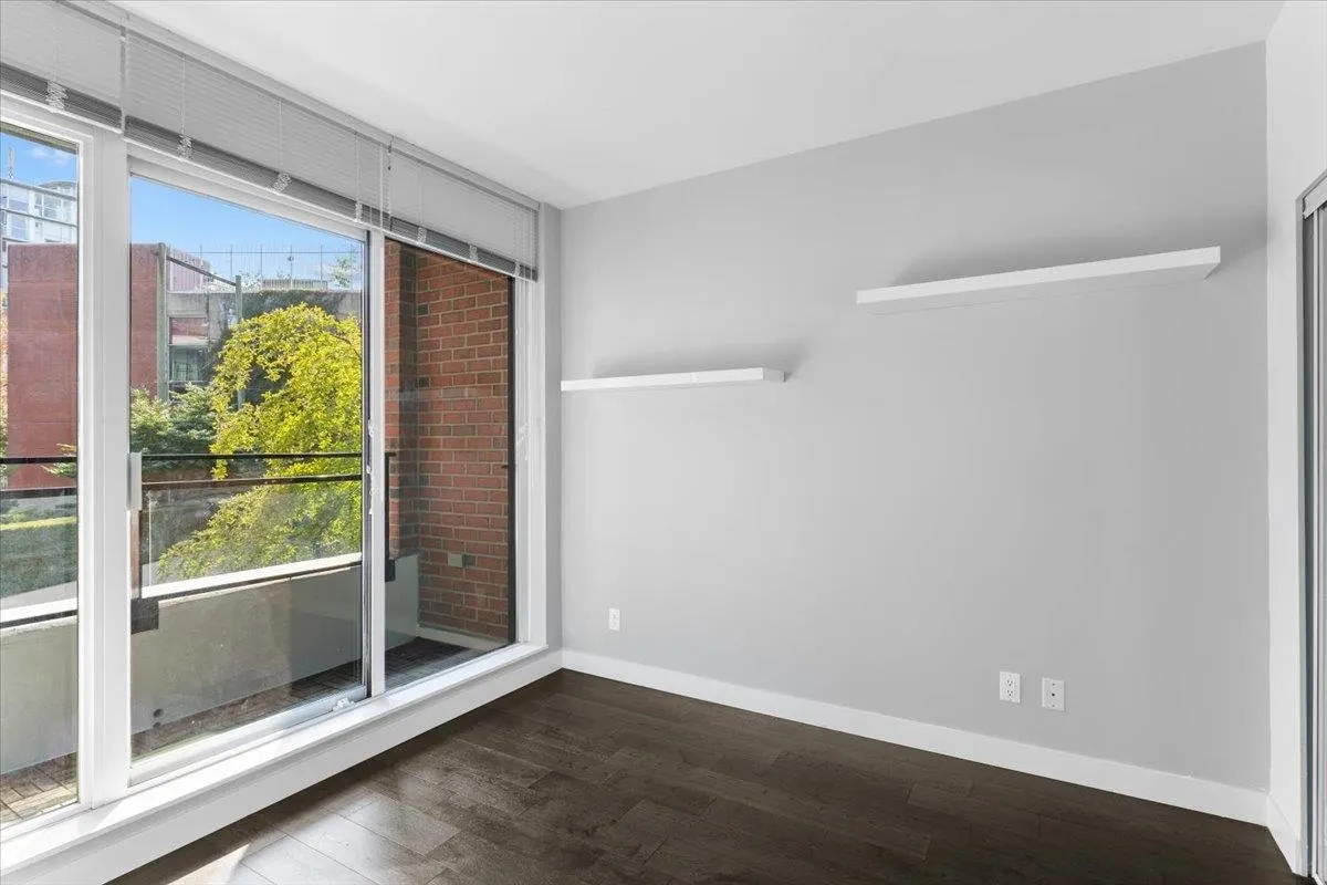 201 2321 Scotia Street