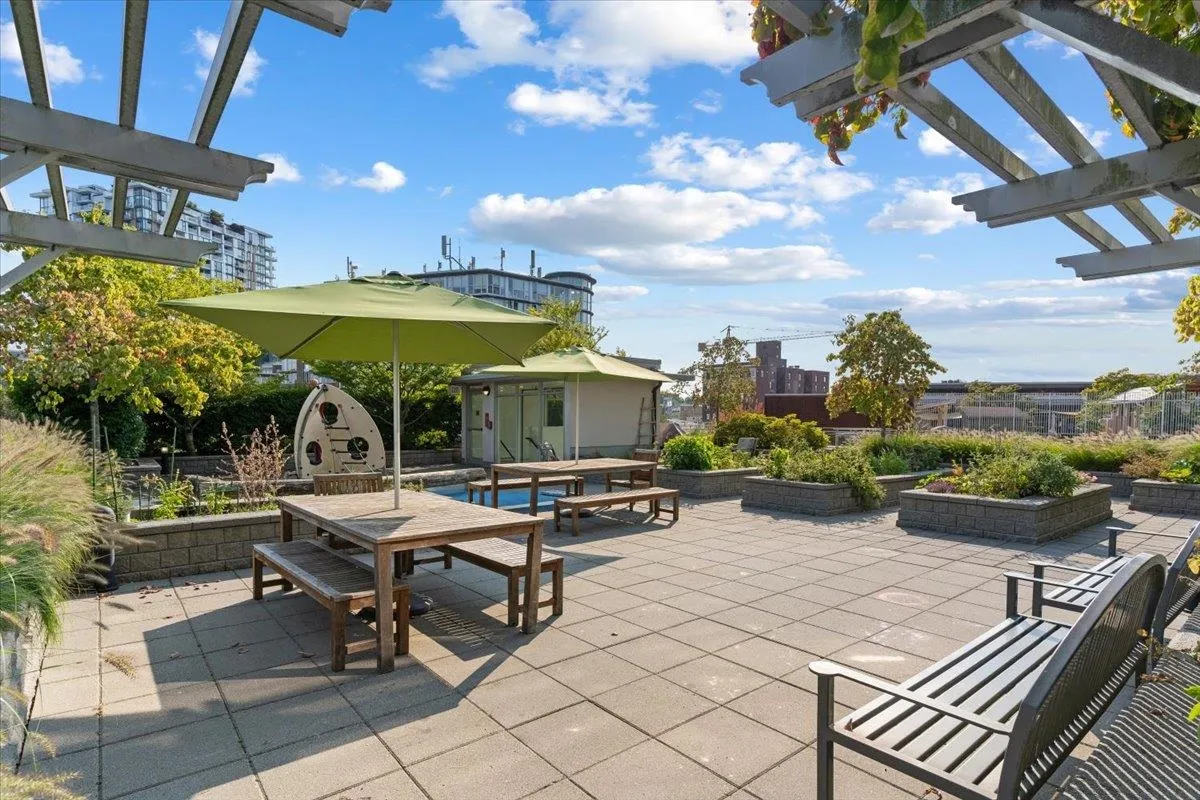 201 2321 Scotia Street