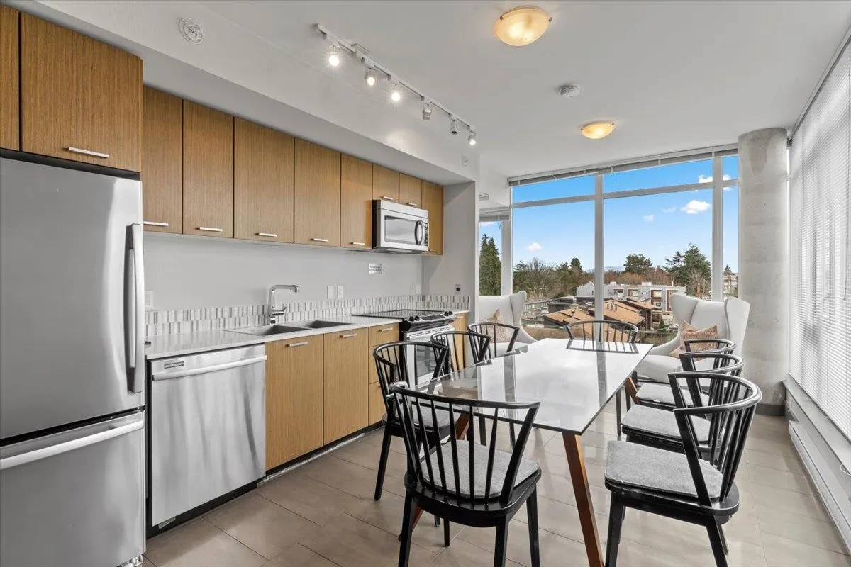 201 2321 Scotia Street