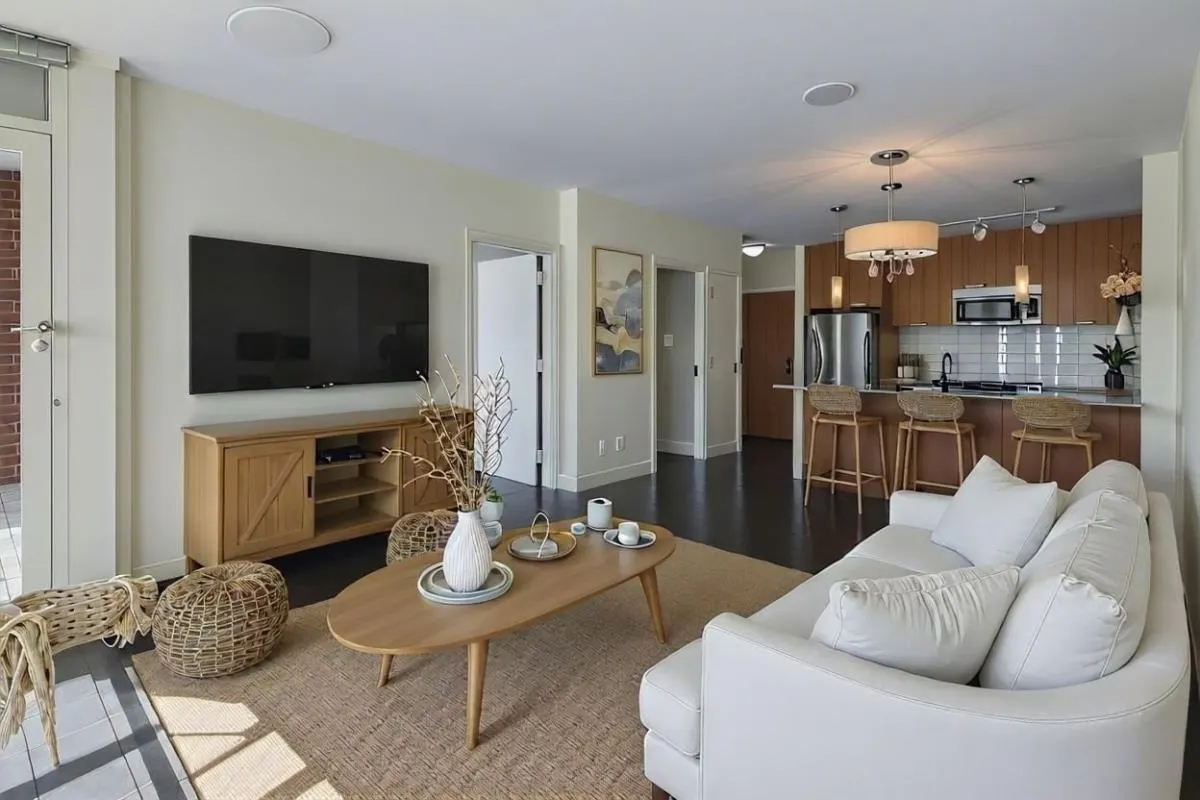 201 2321 Scotia Street