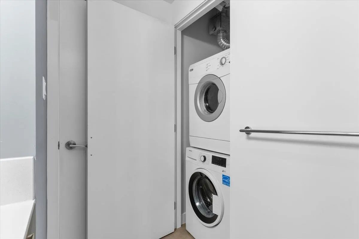 201 2321 Scotia Street