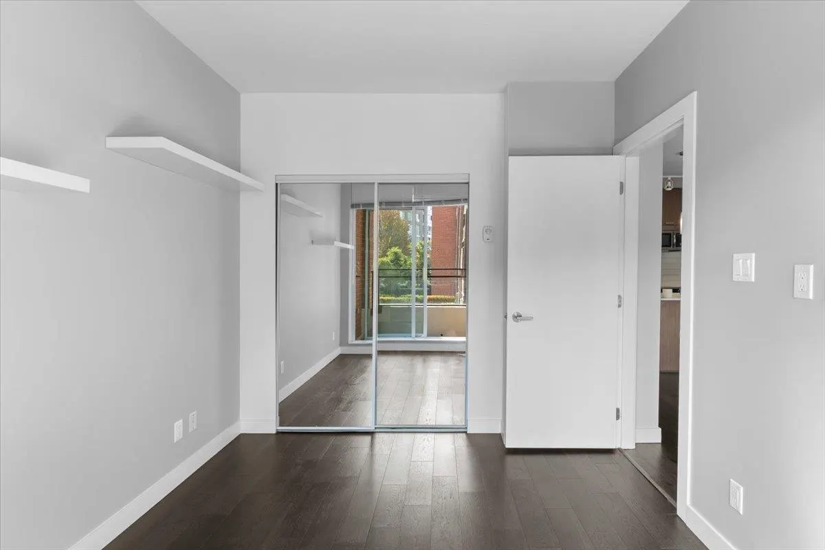 201 2321 Scotia Street