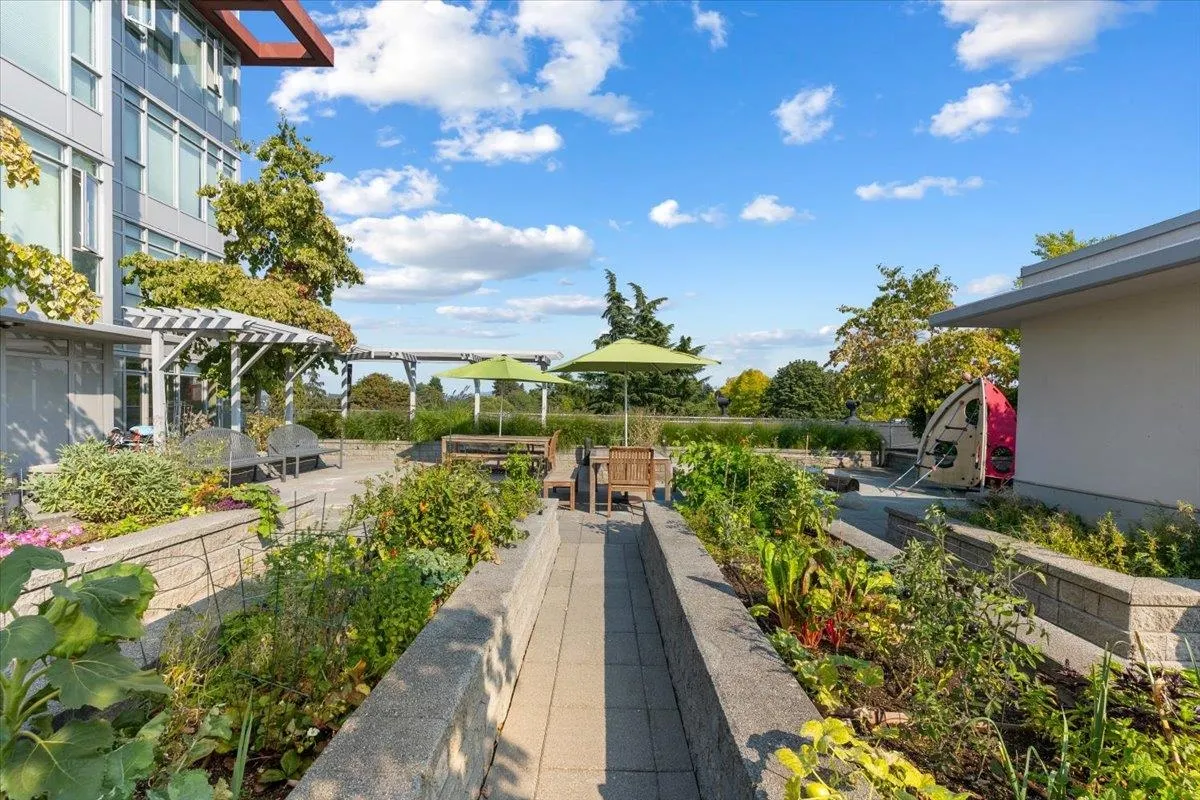 201 2321 Scotia Street