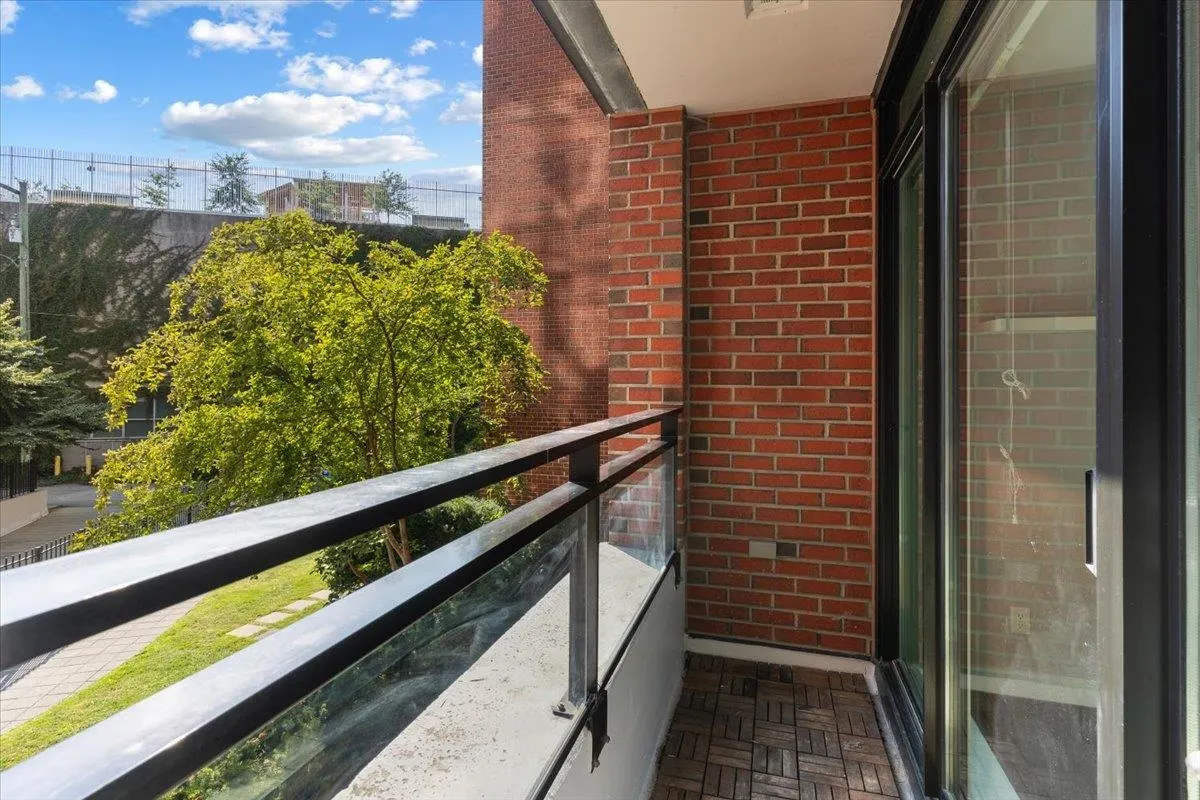 201 2321 Scotia Street