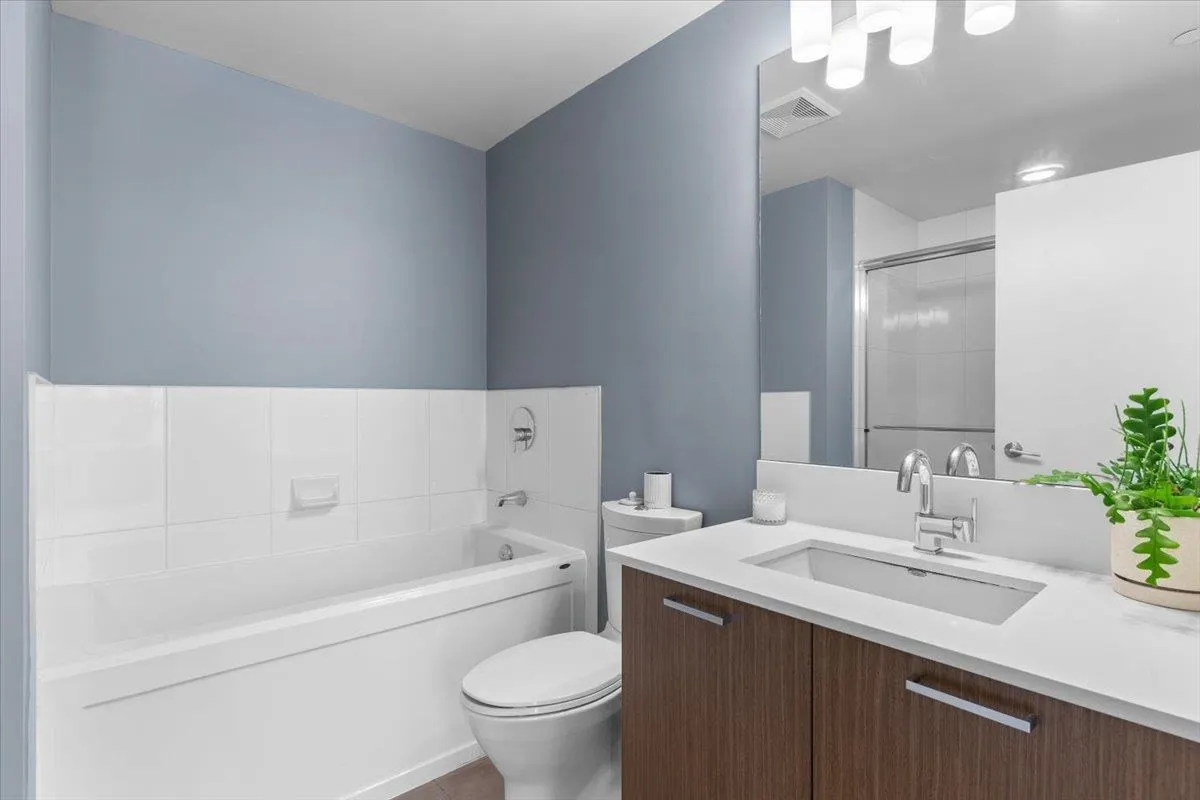 201 2321 Scotia Street