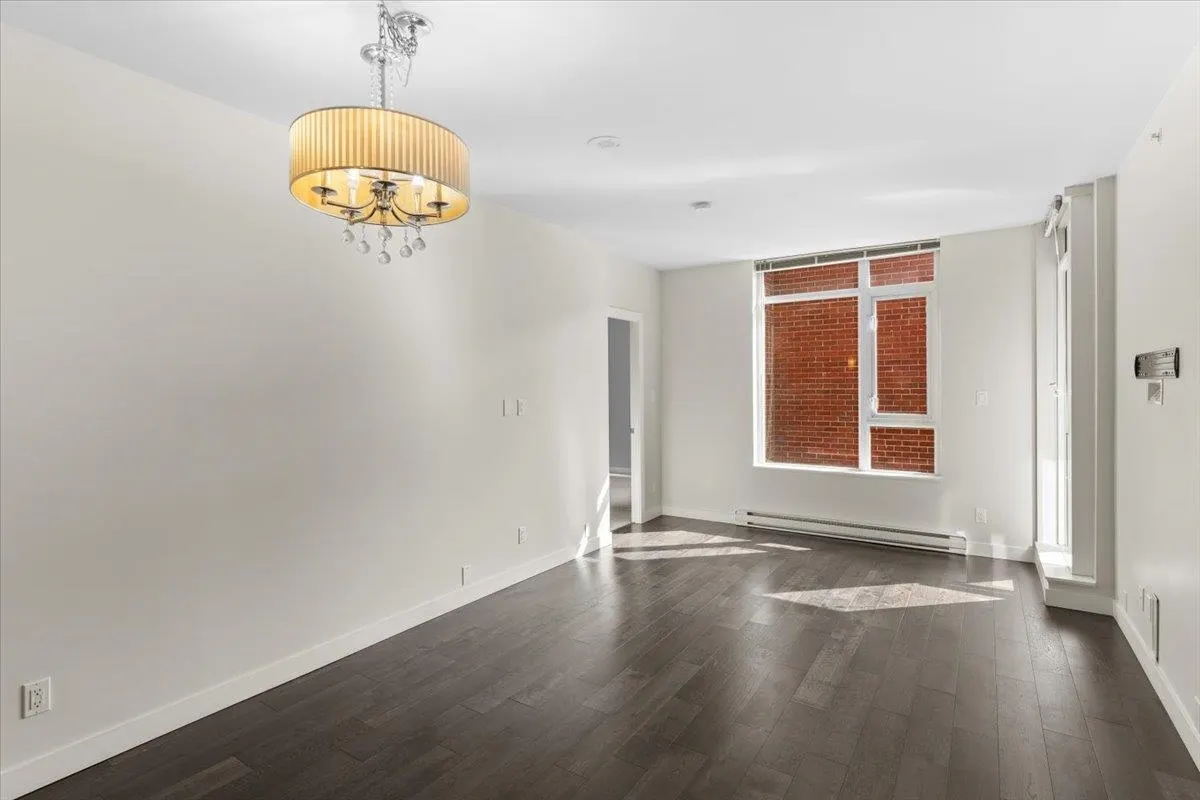 201 2321 Scotia Street