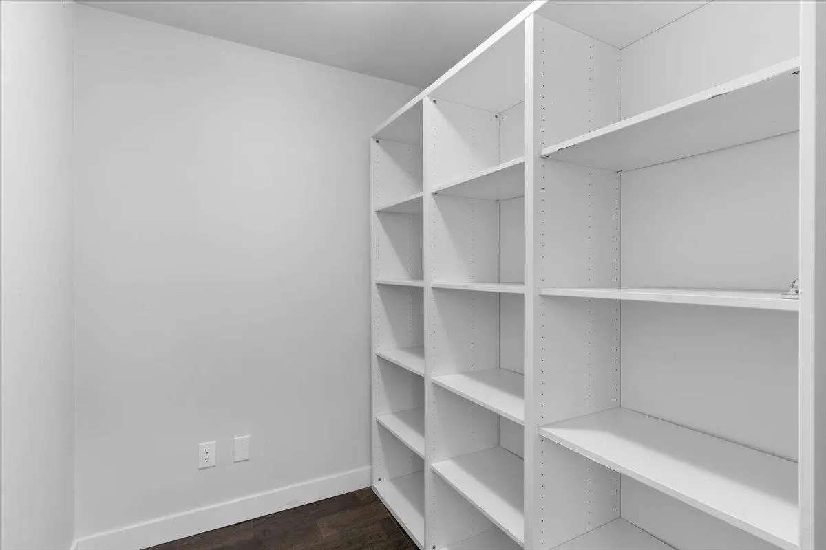 201 2321 Scotia Street