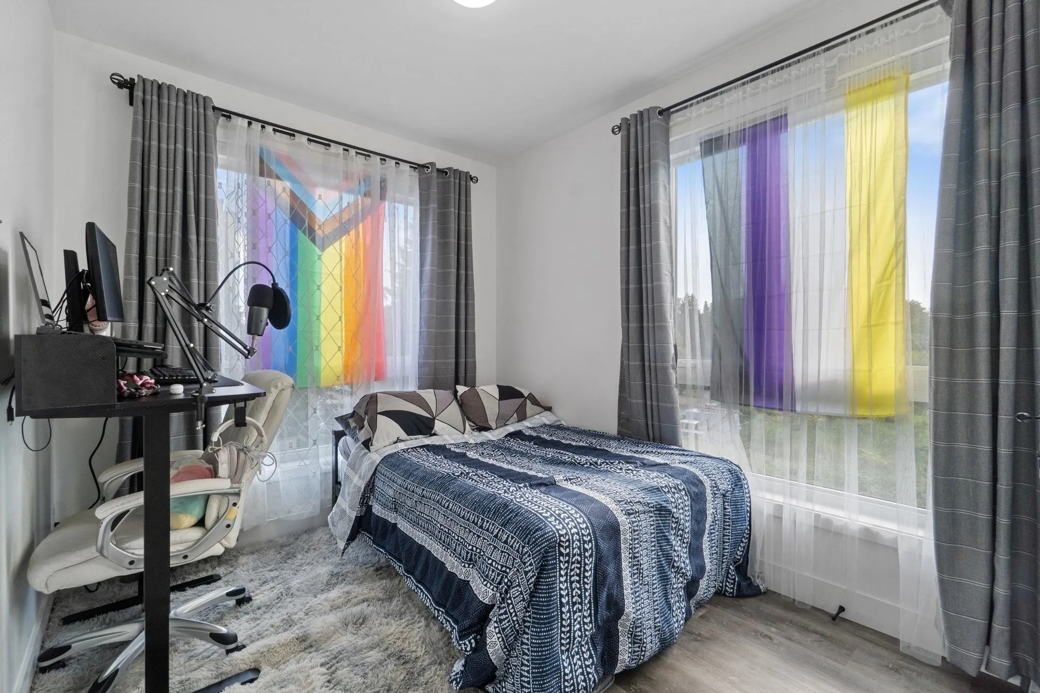 PH14 12320 222 Street