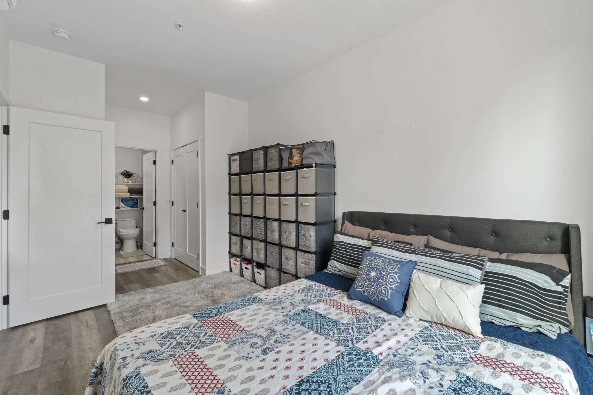 PH14 12320 222 Street