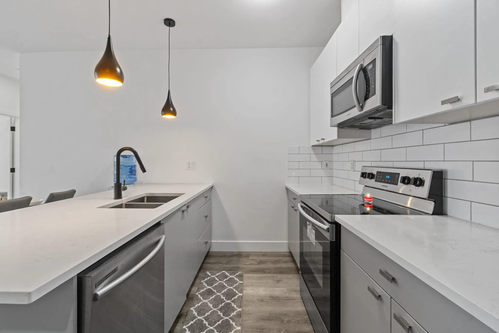 PH14 12320 222 Street