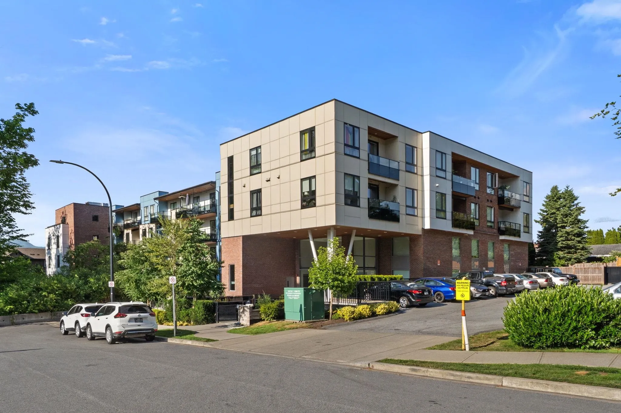 PH14 12320 222 Street