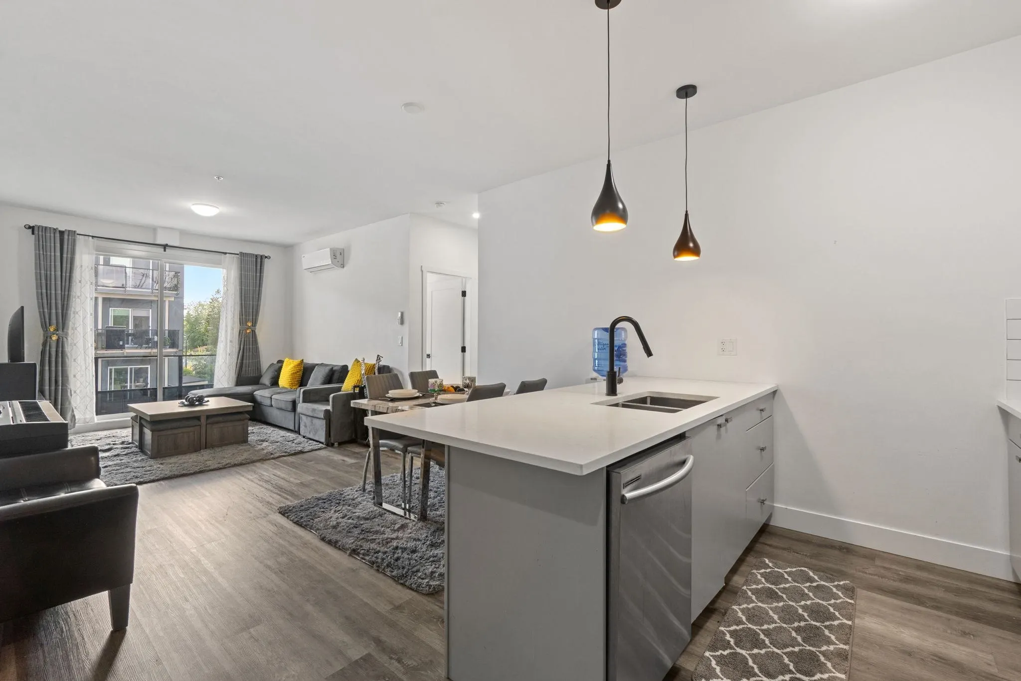 PH14 12320 222 Street