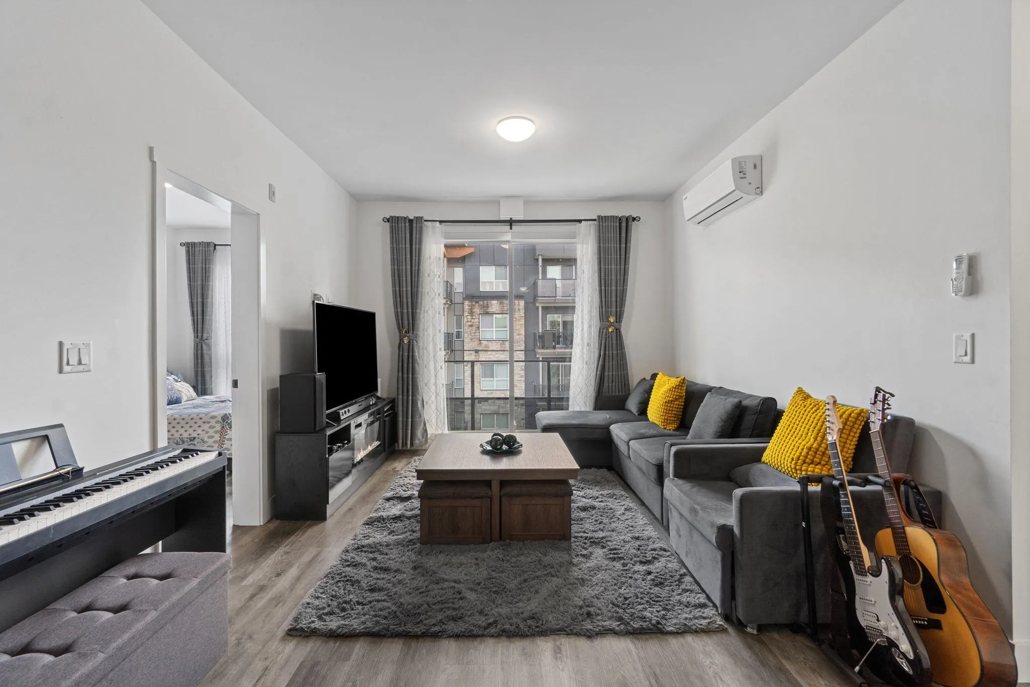 PH14 12320 222 Street