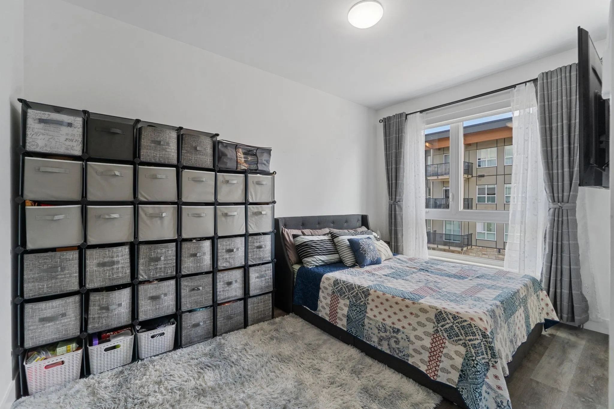 PH14 12320 222 Street