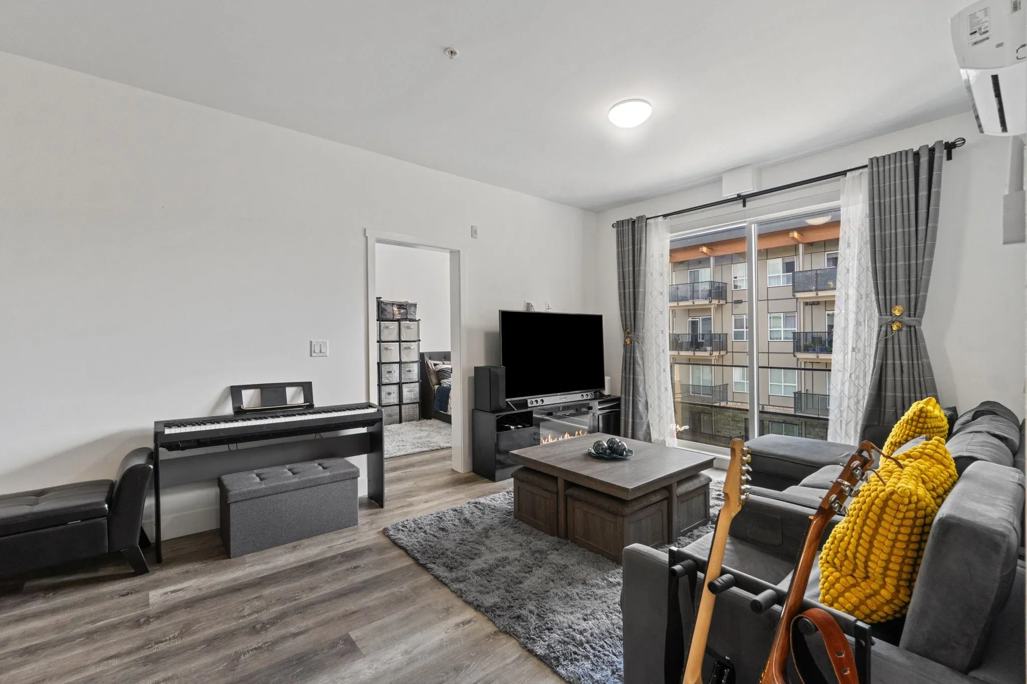 PH14 12320 222 Street