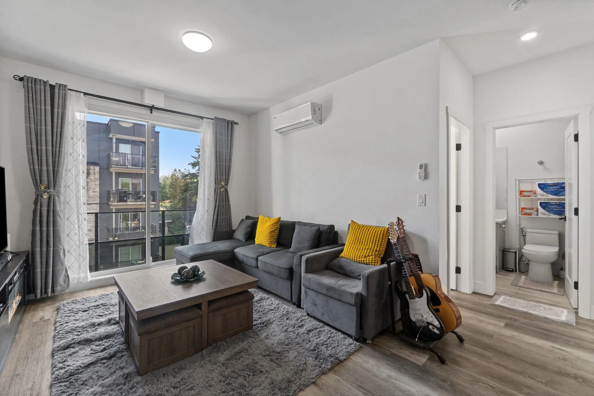 PH14 12320 222 Street