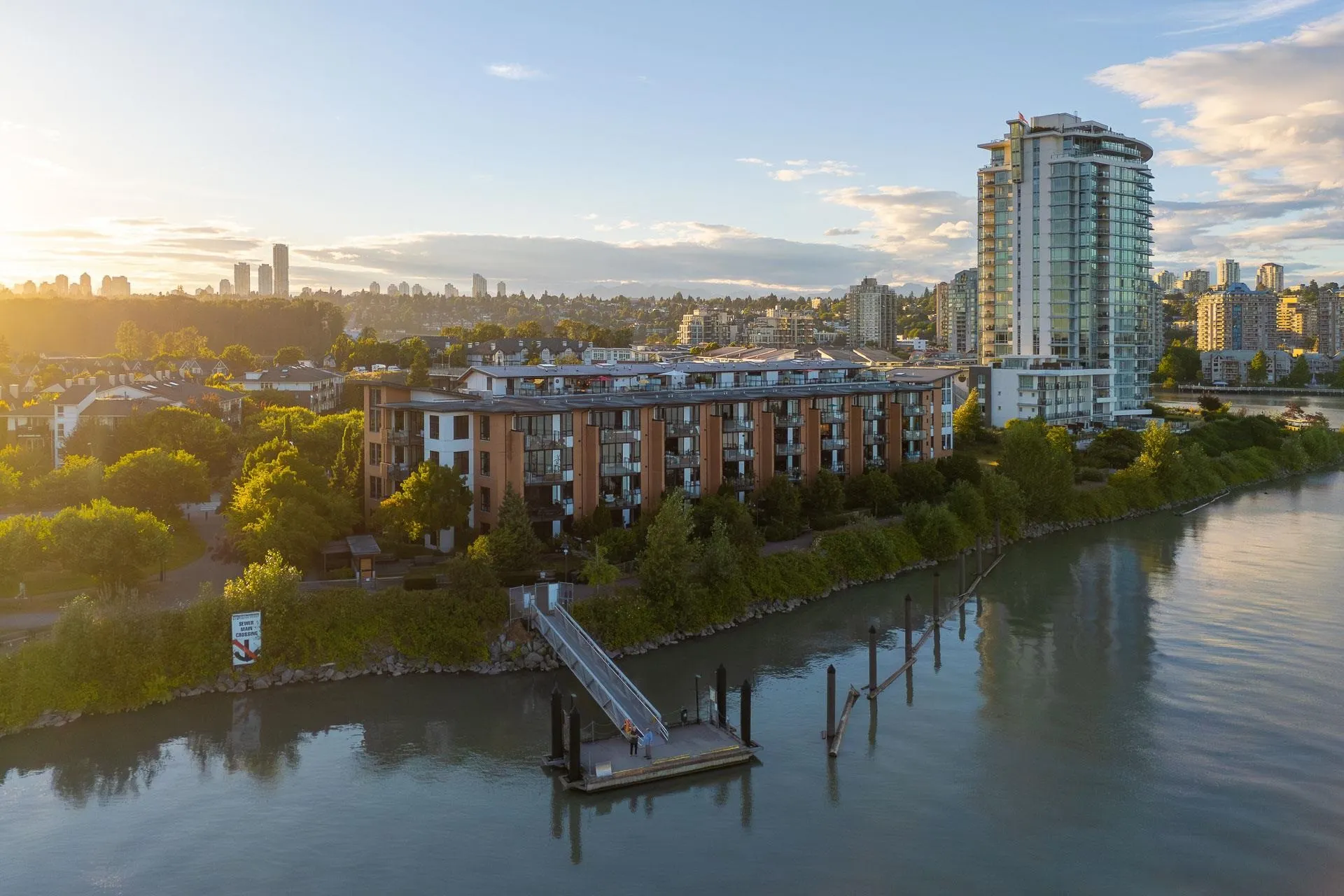 416 220 Salter Street