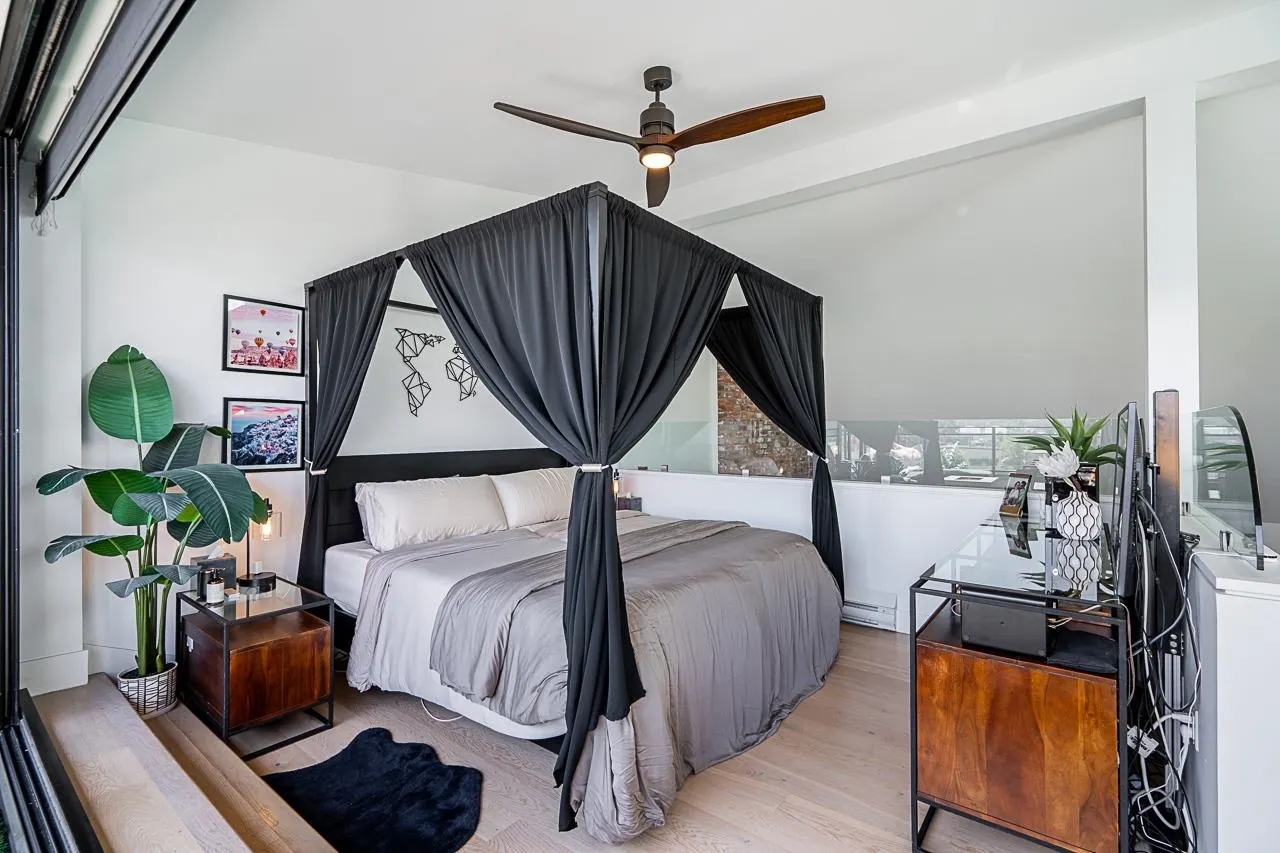 416 220 Salter Street