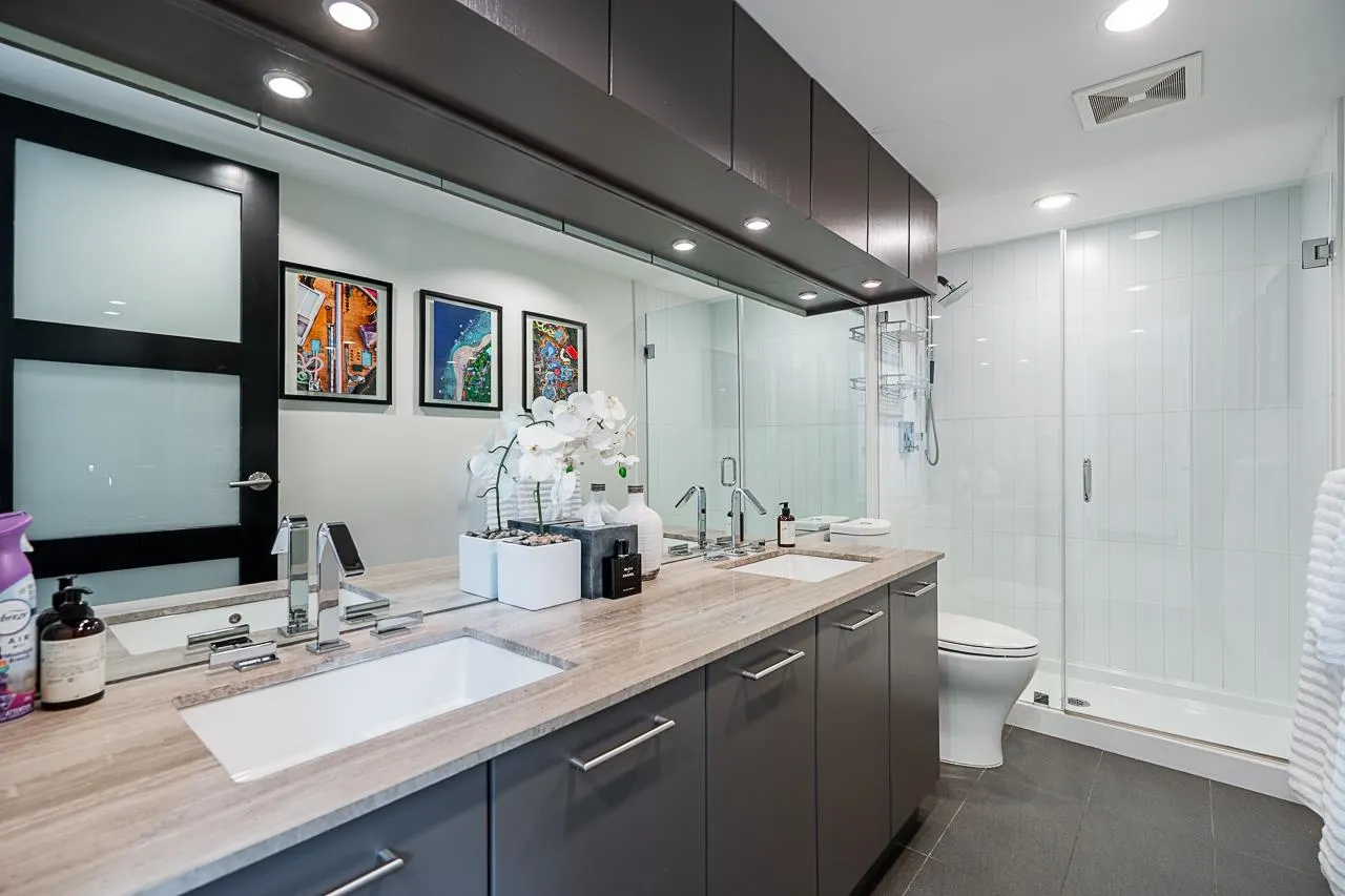 416 220 Salter Street